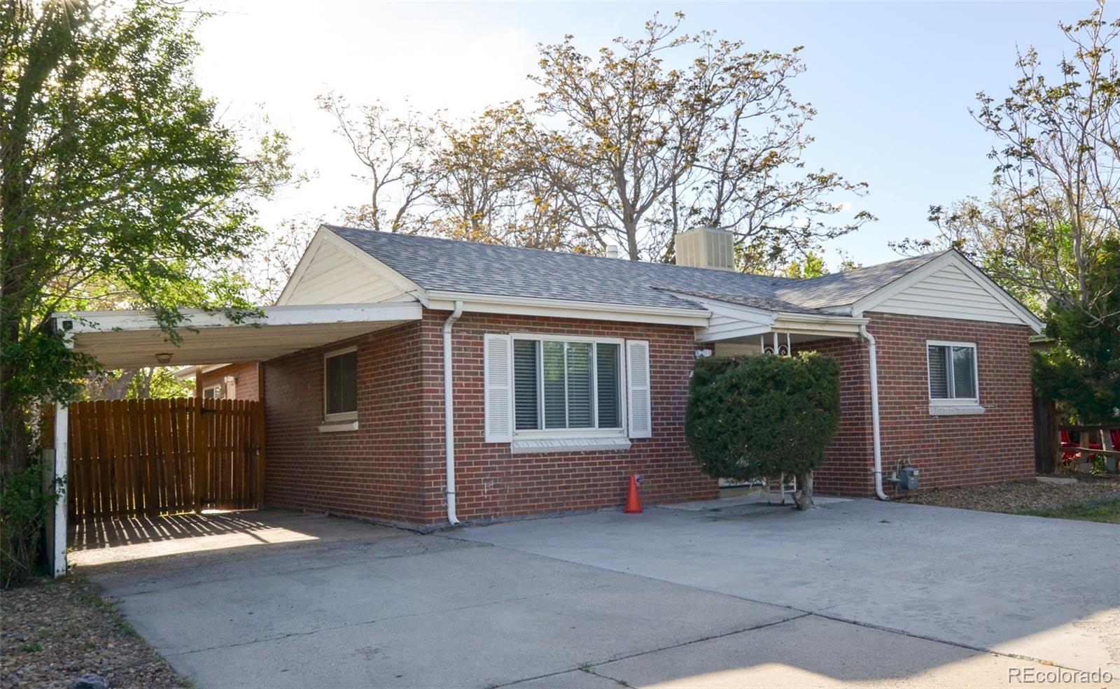 2211  Quebec Street, denver MLS: 6445132 Beds: 4 Baths: 2 Price: $436,000
