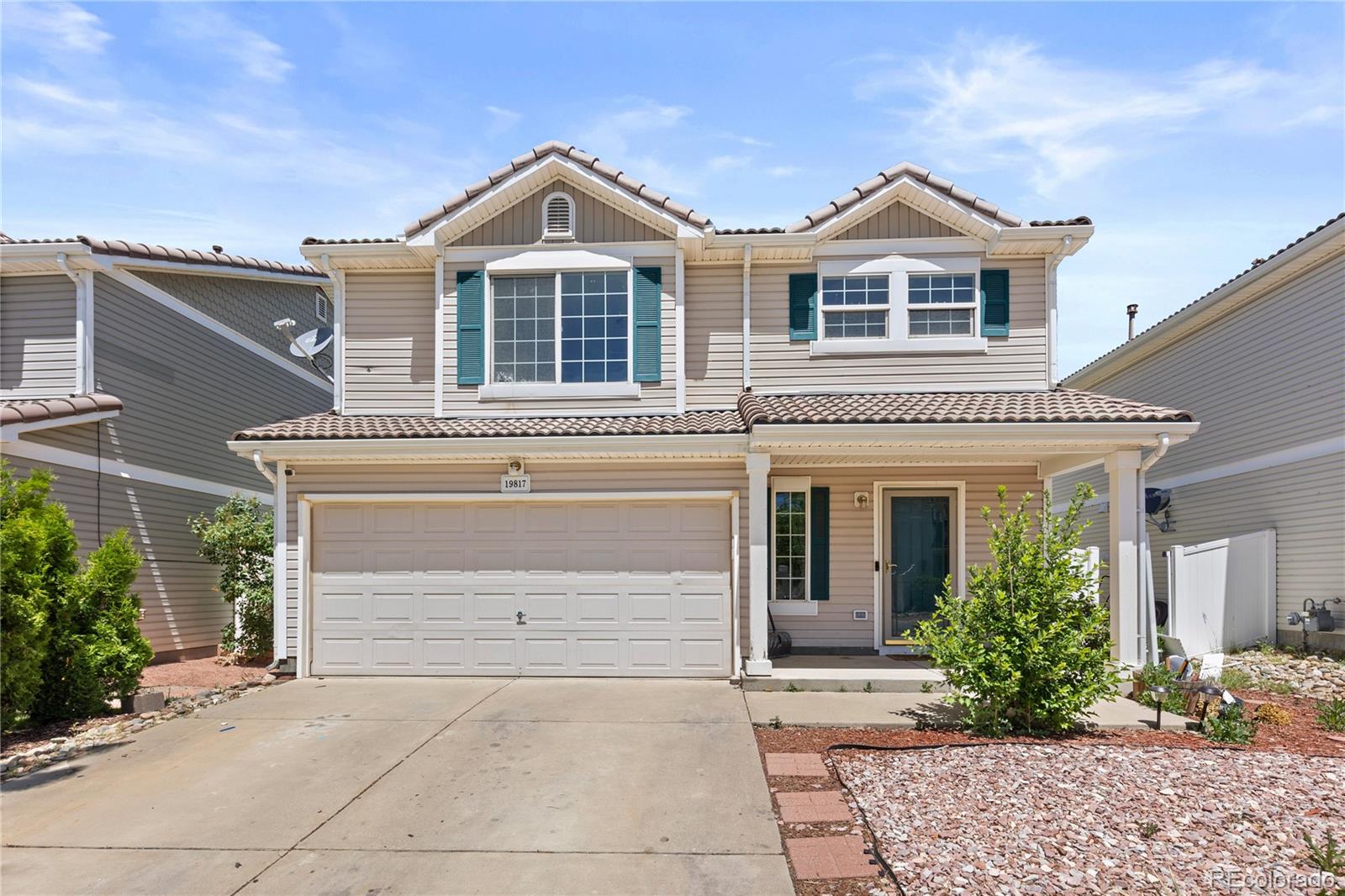 19817 E 47th Place, denver MLS: 5794720 Beds: 3 Baths: 3 Price: $424,900