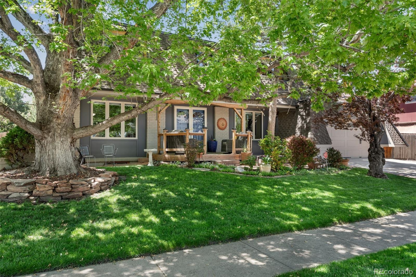 8427  Chase Drive, arvada MLS: 4490486 Beds: 5 Baths: 3 Price: $818,000