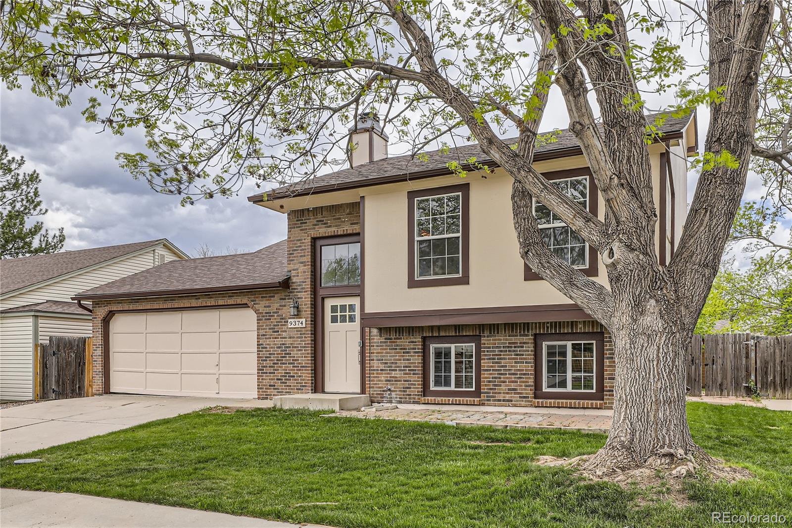 9374 W Friend Drive, littleton MLS: 4410870 Beds: 4 Baths: 2 Price: $564,900