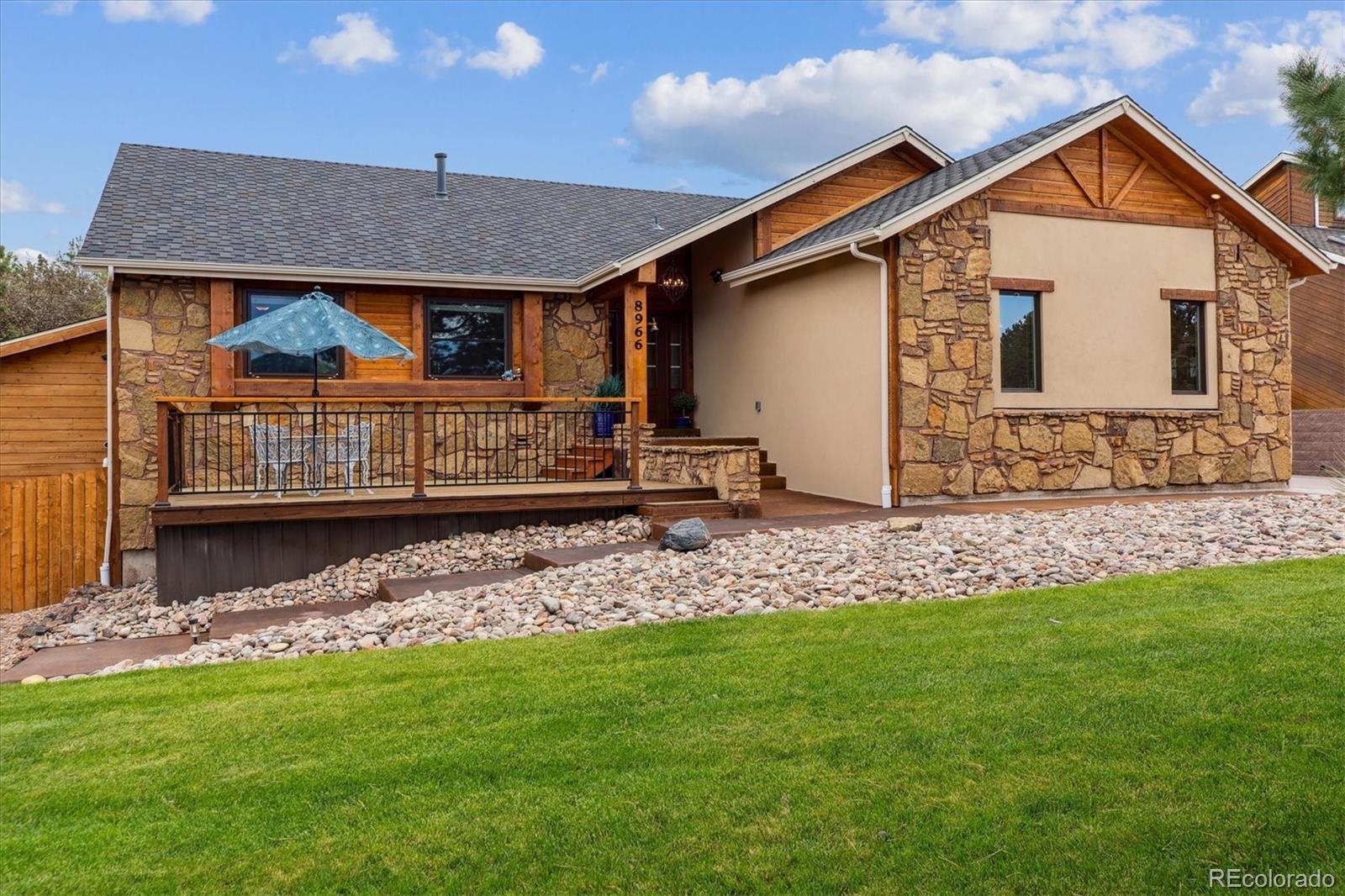 8966  Sunridge Hollow Road, parker MLS: 1686154 Beds: 4 Baths: 3 Price: $1,100,000