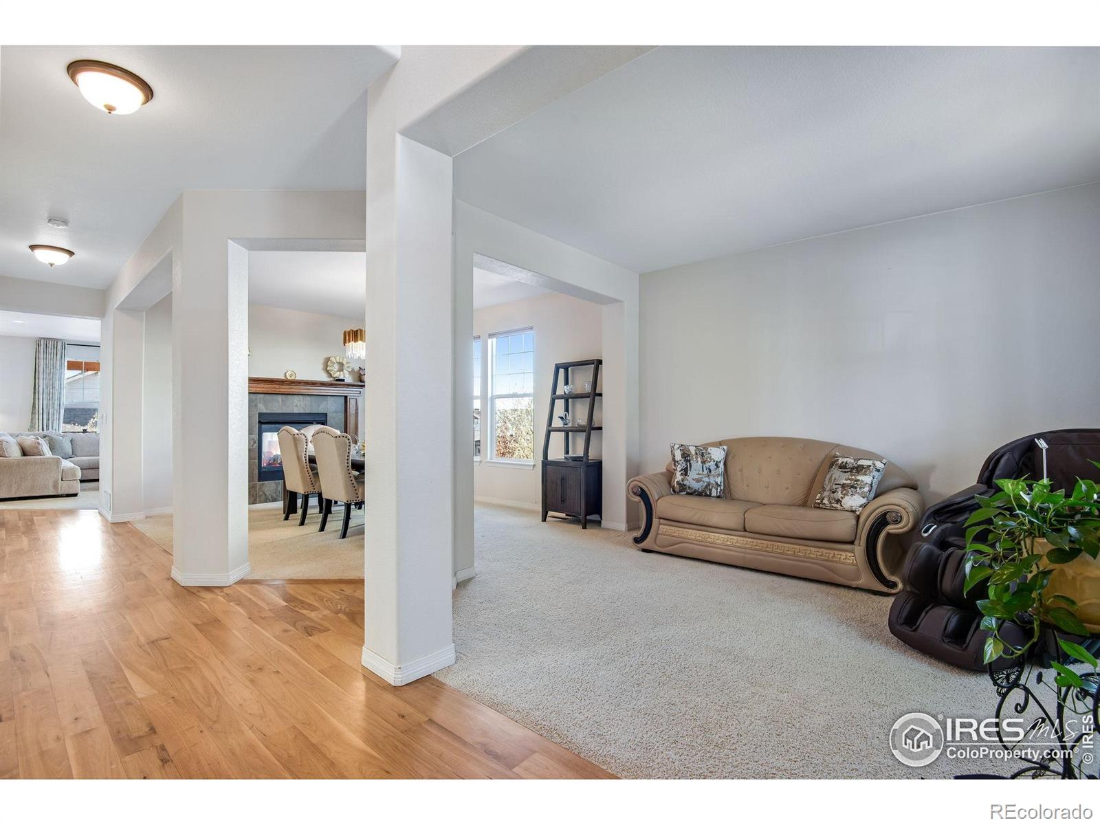 6483 S Irvington Way, aurora MLS: 4567891034306 Beds: 5 Baths: 5 Price: $749,900