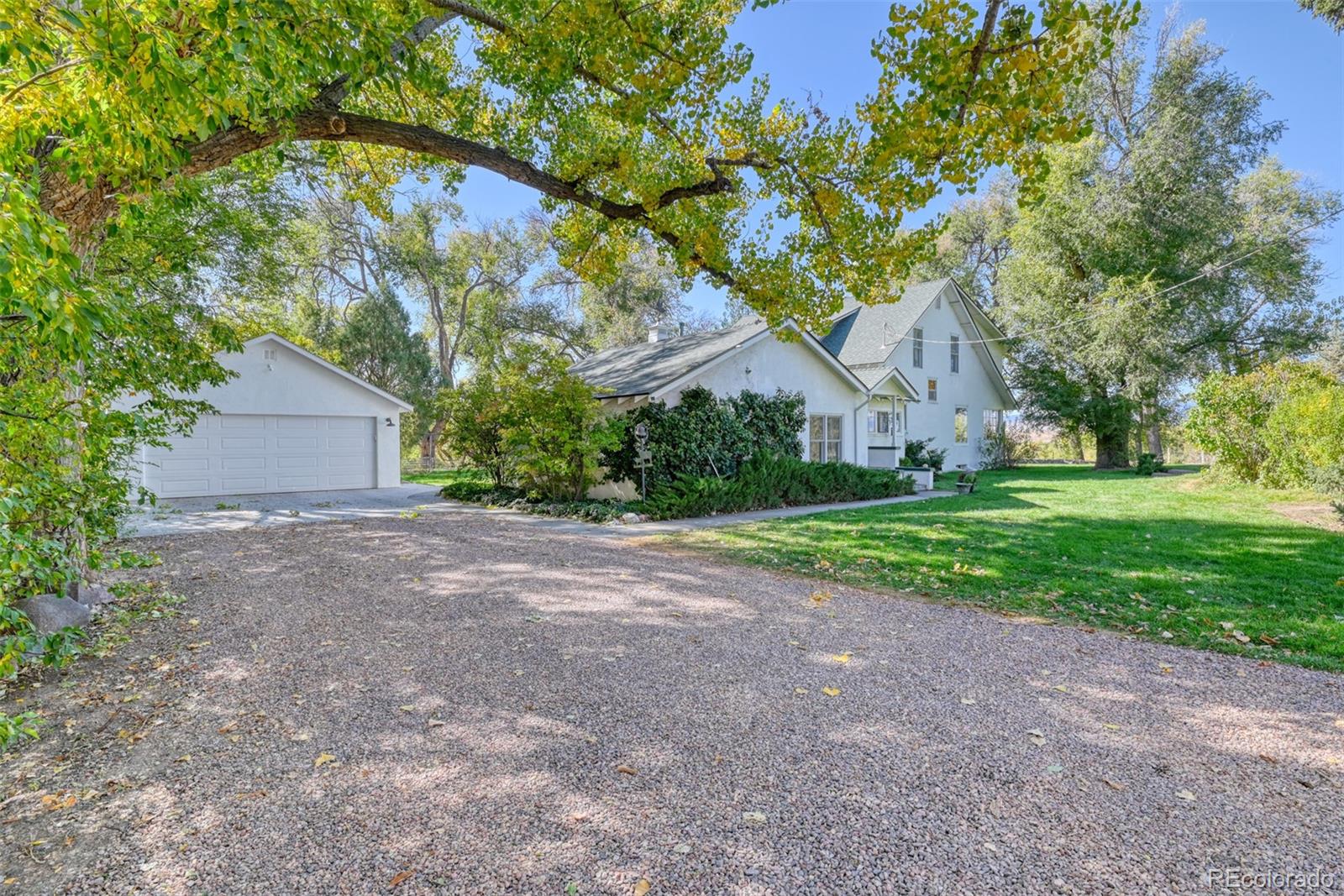 900  Pond Terrace, fountain  House Search MLS Picture