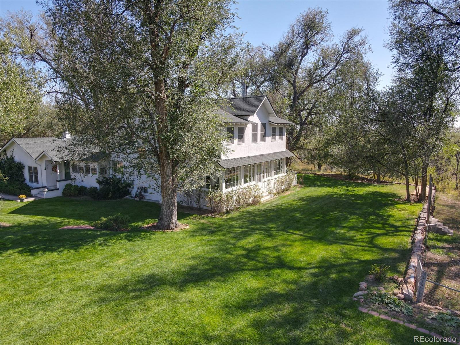 900  Pond Terrace, fountain  House Search MLS Picture