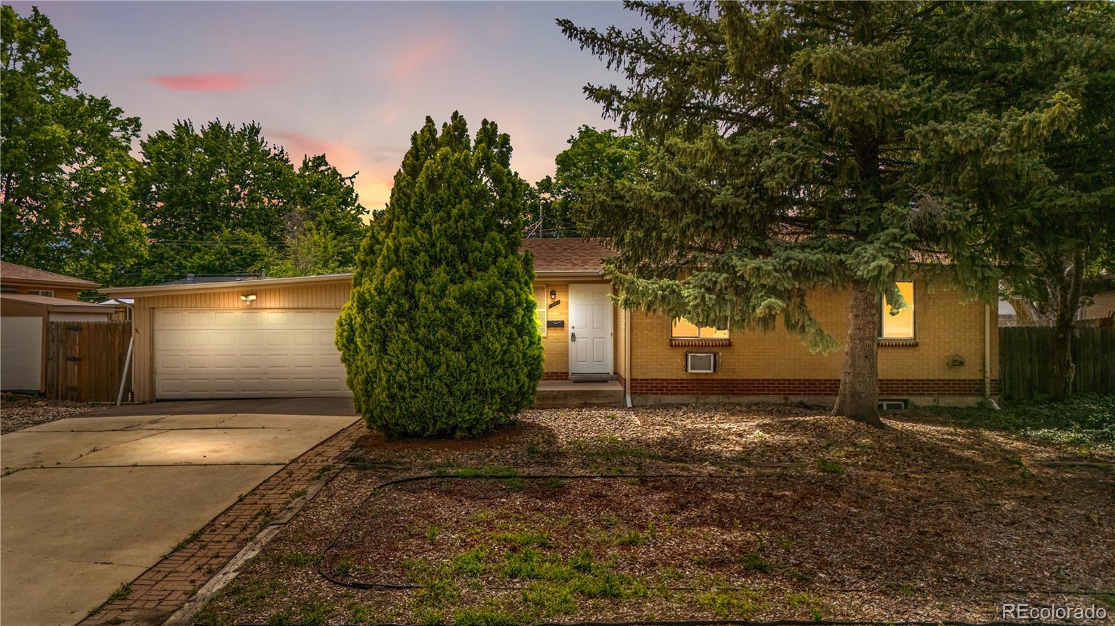 1235 S Benton Street, lakewood MLS: 1803049 Beds: 4 Baths: 2 Price: $534,888