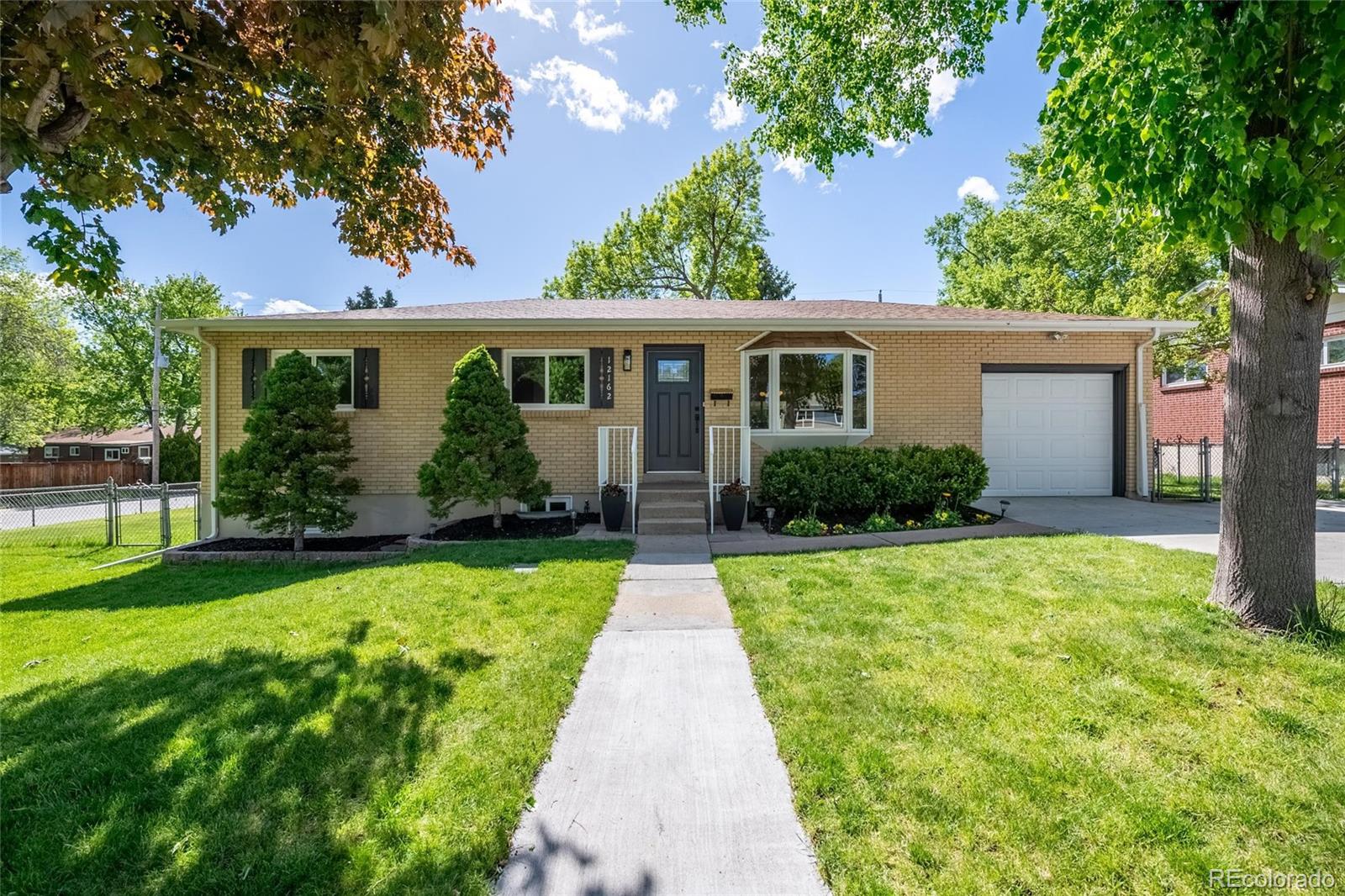 12162 W Dakota Drive, lakewood MLS: 8855125 Beds: 4 Baths: 3 Price: $665,000
