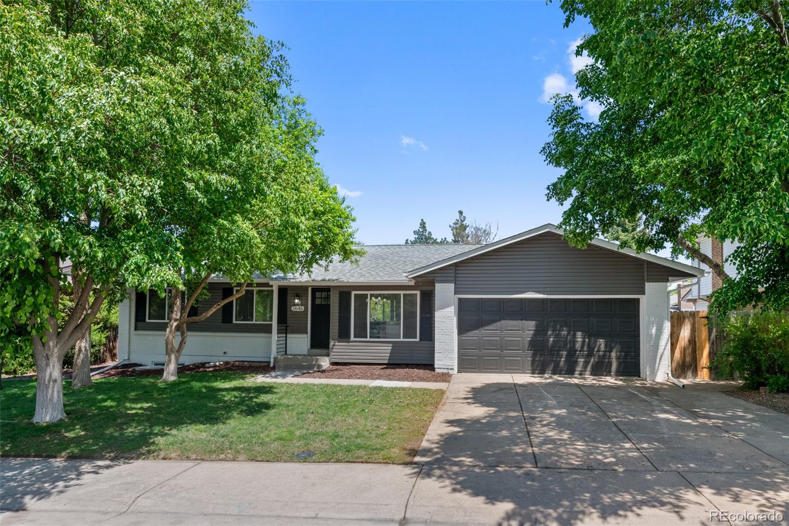 2646 S Pagosa Way, aurora MLS: 2008038 Beds: 5 Baths: 3 Price: $569,900