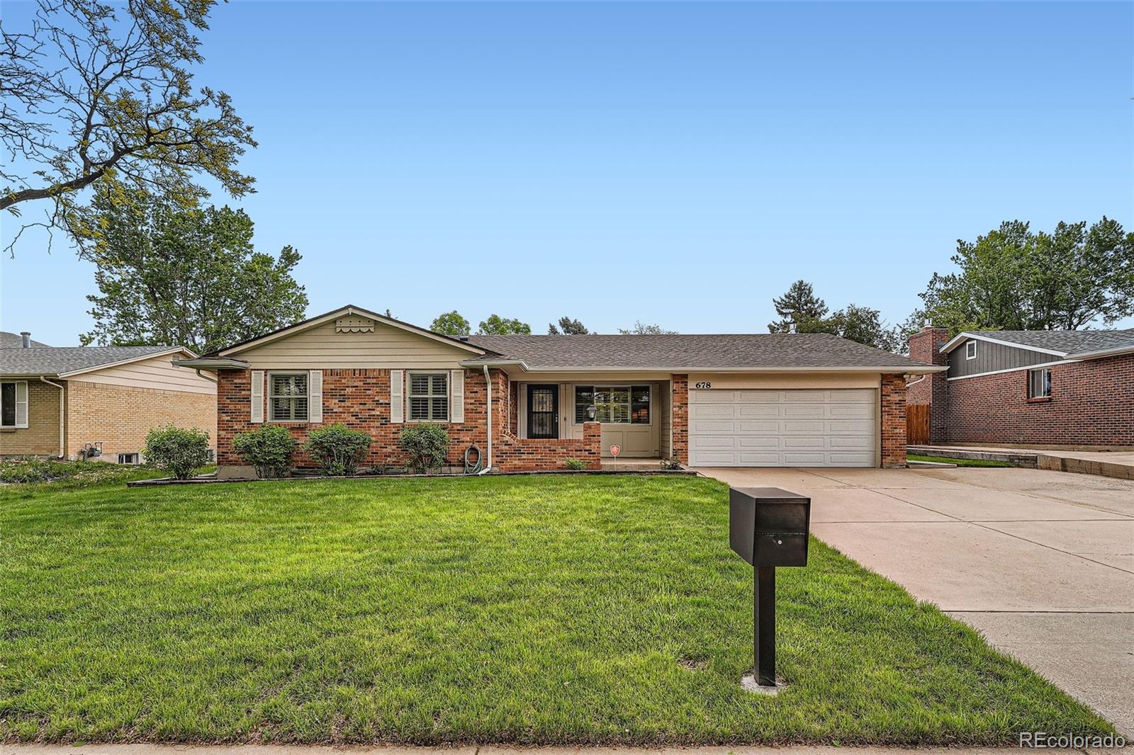 678 S Oswego Court, aurora MLS: 6632822 Beds: 3 Baths: 3 Price: $475,000