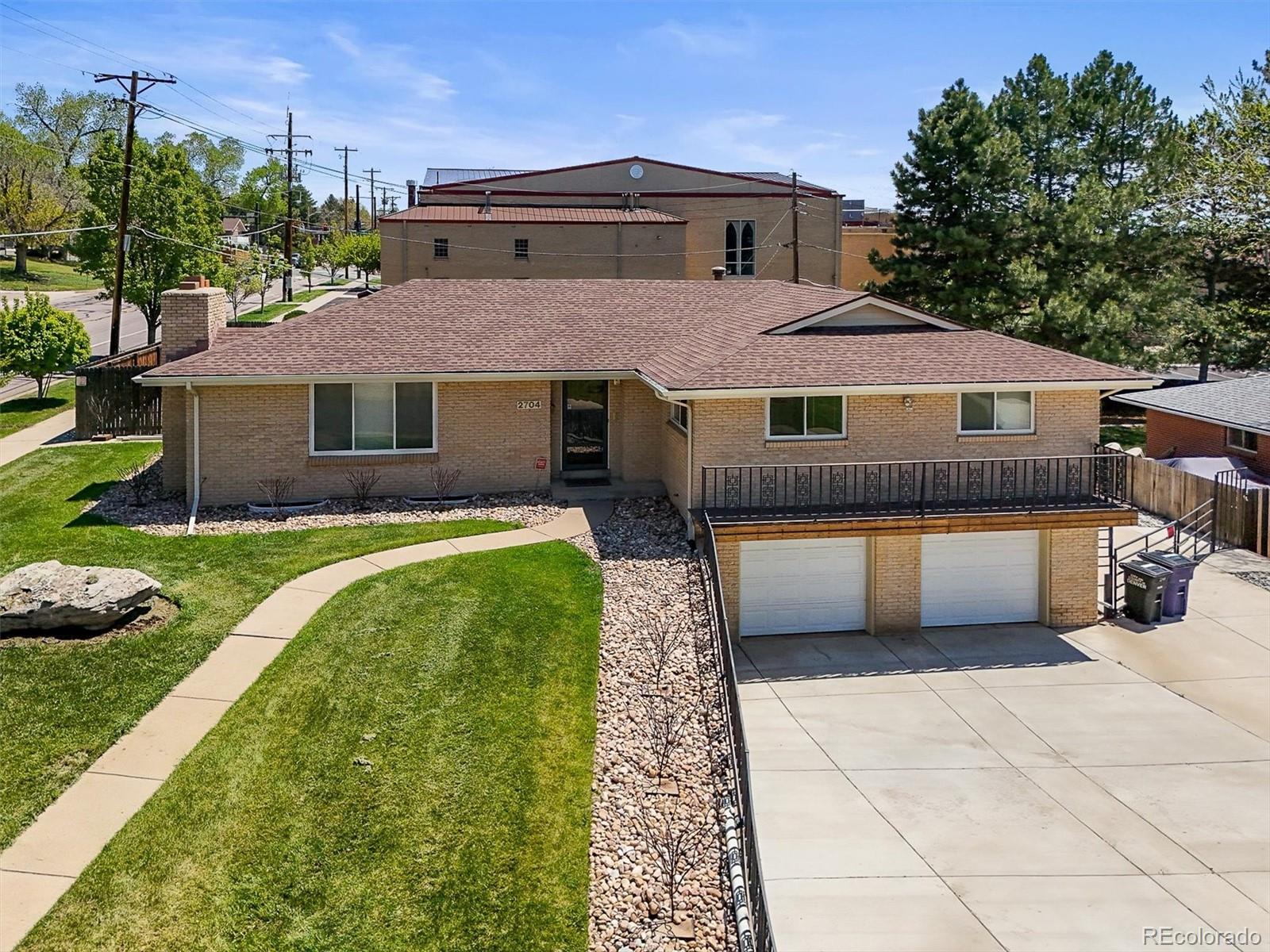 2704 S Ames Way, denver MLS: 1579448 Beds: 3 Baths: 3 Price: $635,000