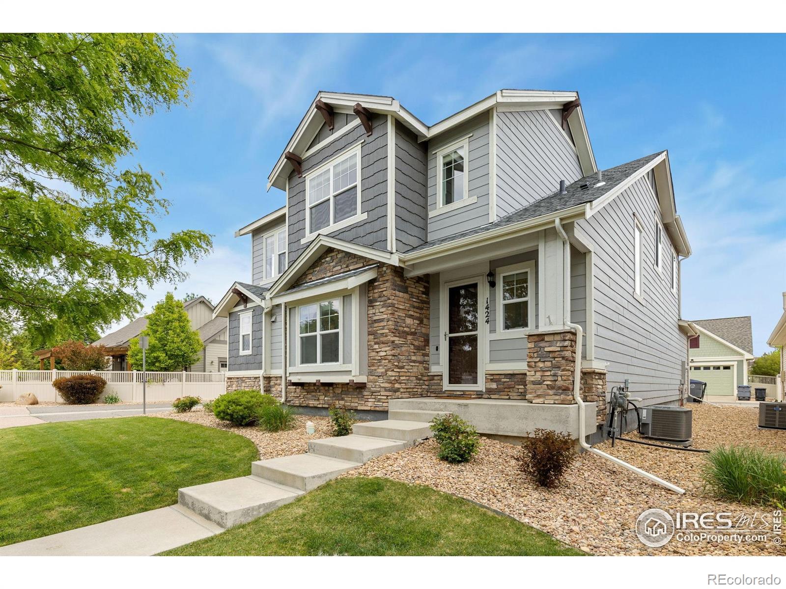 1424  Bluemoon Drive, longmont MLS: 4567891034680 Beds: 4 Baths: 3 Price: $670,000