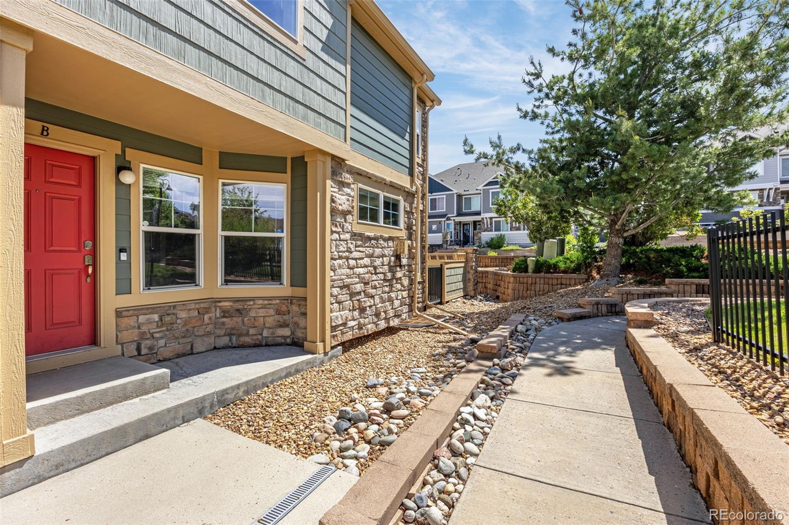 23560  Alamo Place B, Aurora  MLS: 8269099 Beds: 3 Baths: 3 Price: $418,500