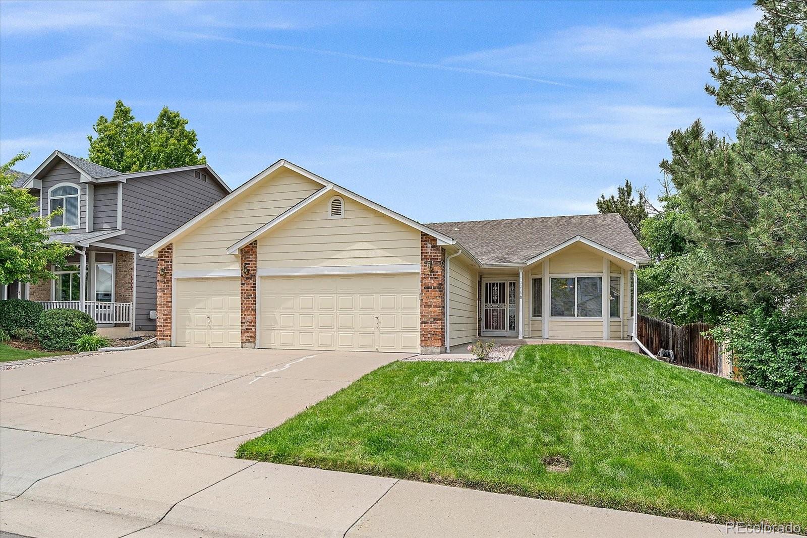 12229 W Berry Avenue, littleton MLS: 5743496 Beds: 3 Baths: 3 Price: $625,000