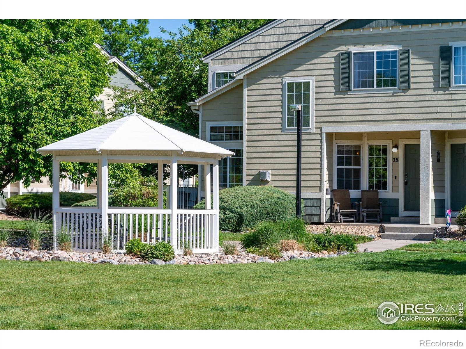 930  Button Rock Drive, longmont MLS: 4567891034801 Beds: 3 Baths: 3 Price: $425,000