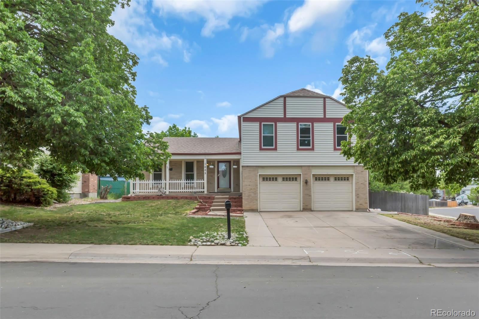 1005 S Lewiston Way, aurora MLS: 5453703 Beds: 5 Baths: 4 Price: $535,000