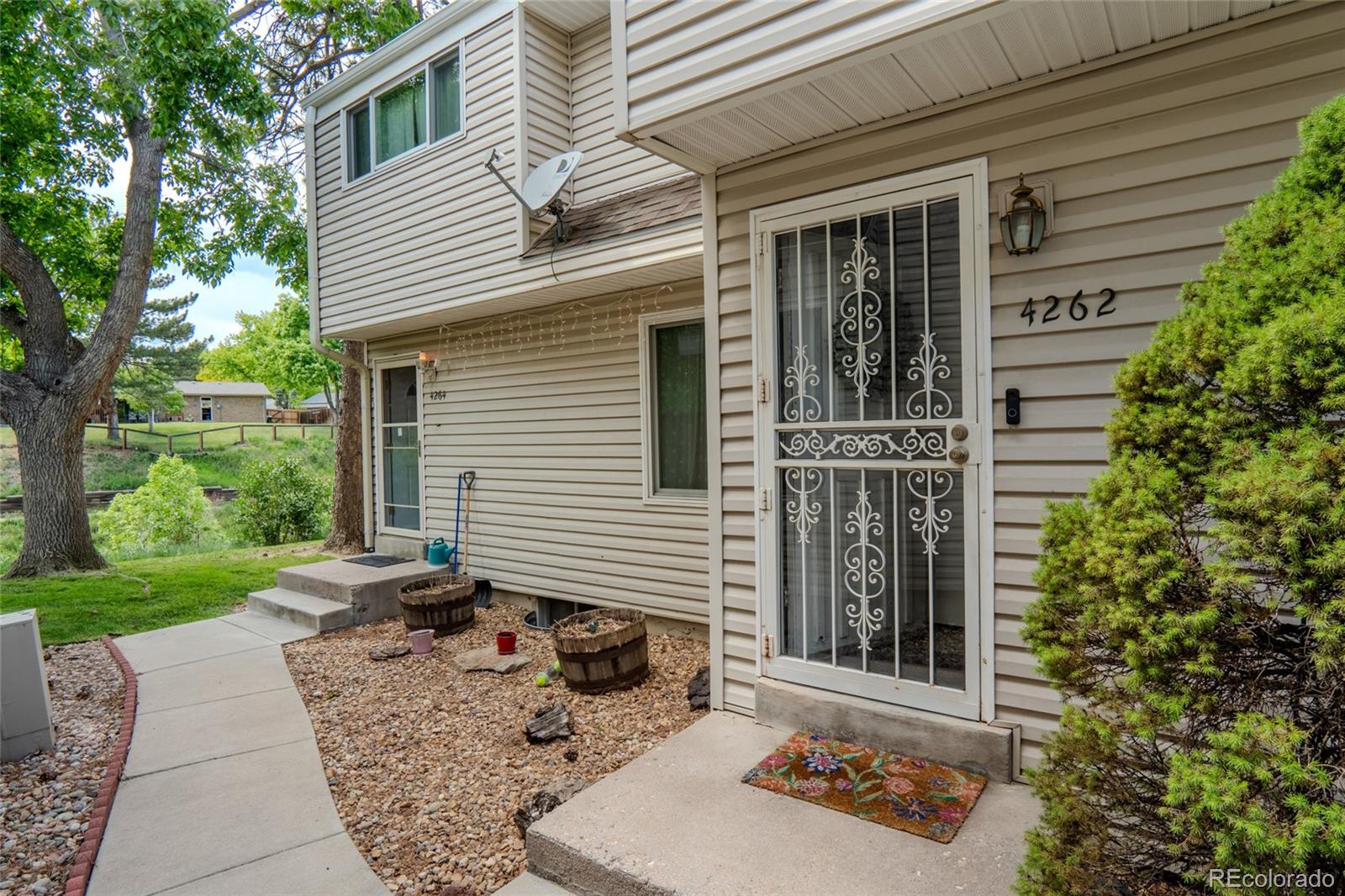4262 E Maplewood Way, centennial MLS: 9118734 Beds: 3 Baths: 2 Price: $425,000