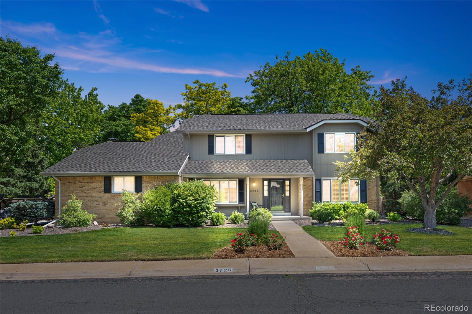 3726 E Nichols Avenue, centennial MLS: 2014952 Beds: 4 Baths: 3 Price: $825,000
