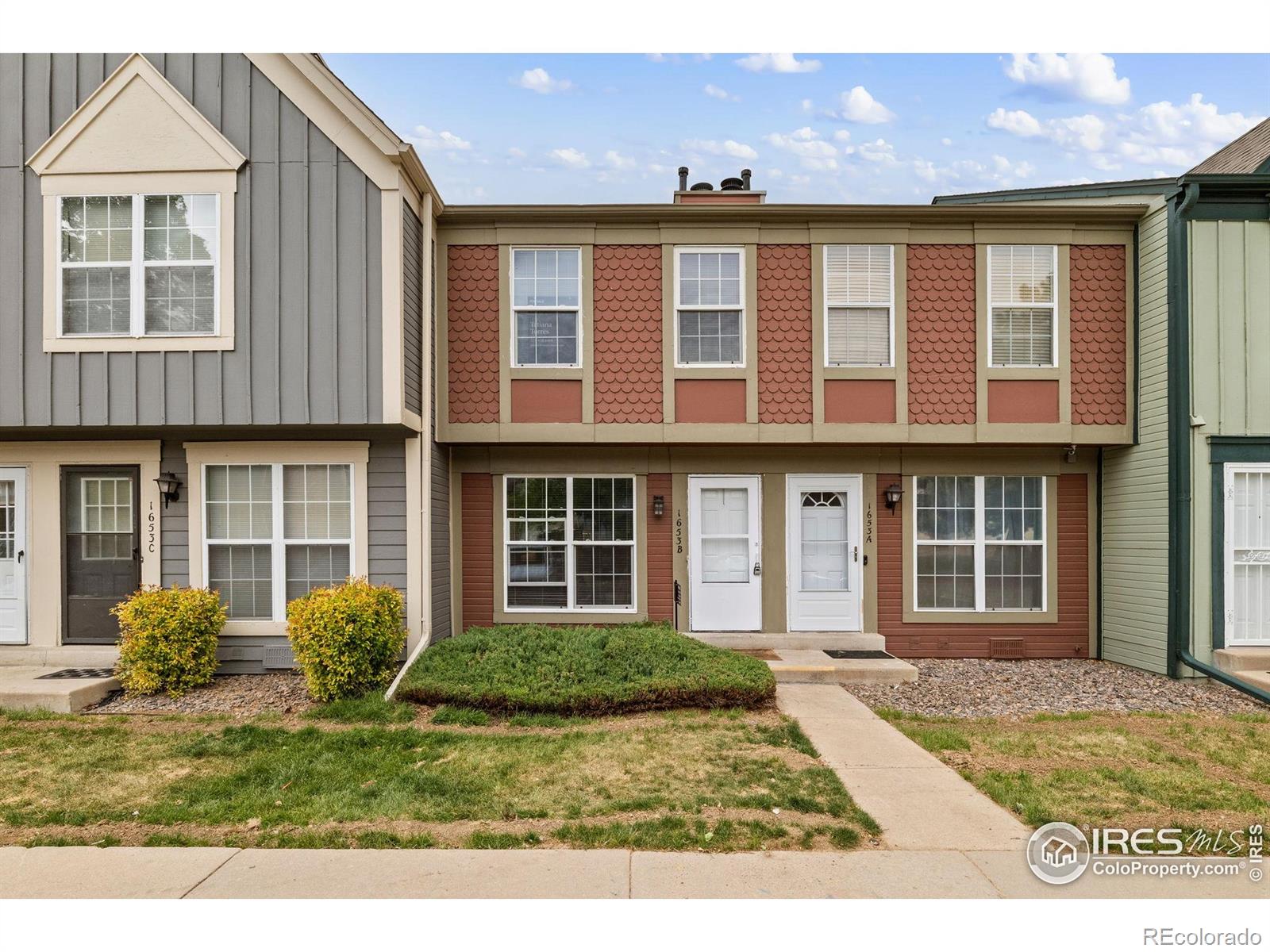 1653 S Blackhawk Way, aurora MLS: 4567891035080 Beds: 2 Baths: 2 Price: $284,995