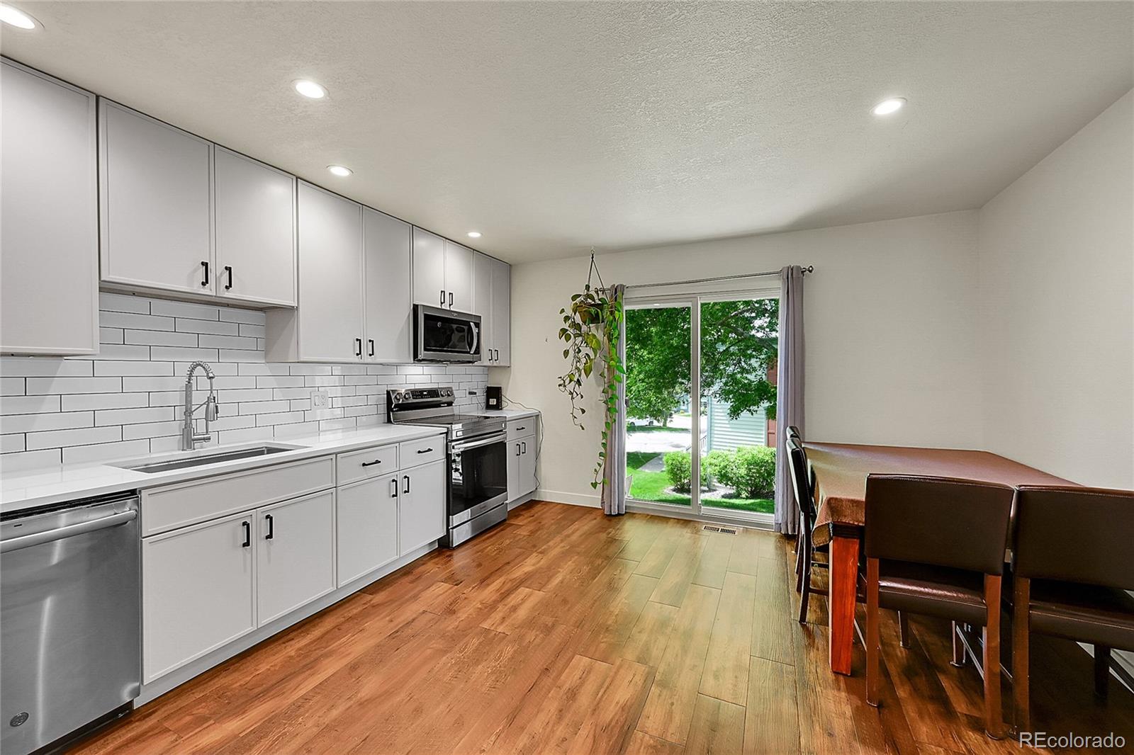 6765 S Independence Street, littleton MLS: 9194552 Beds: 2 Baths: 3 Price: $435,000