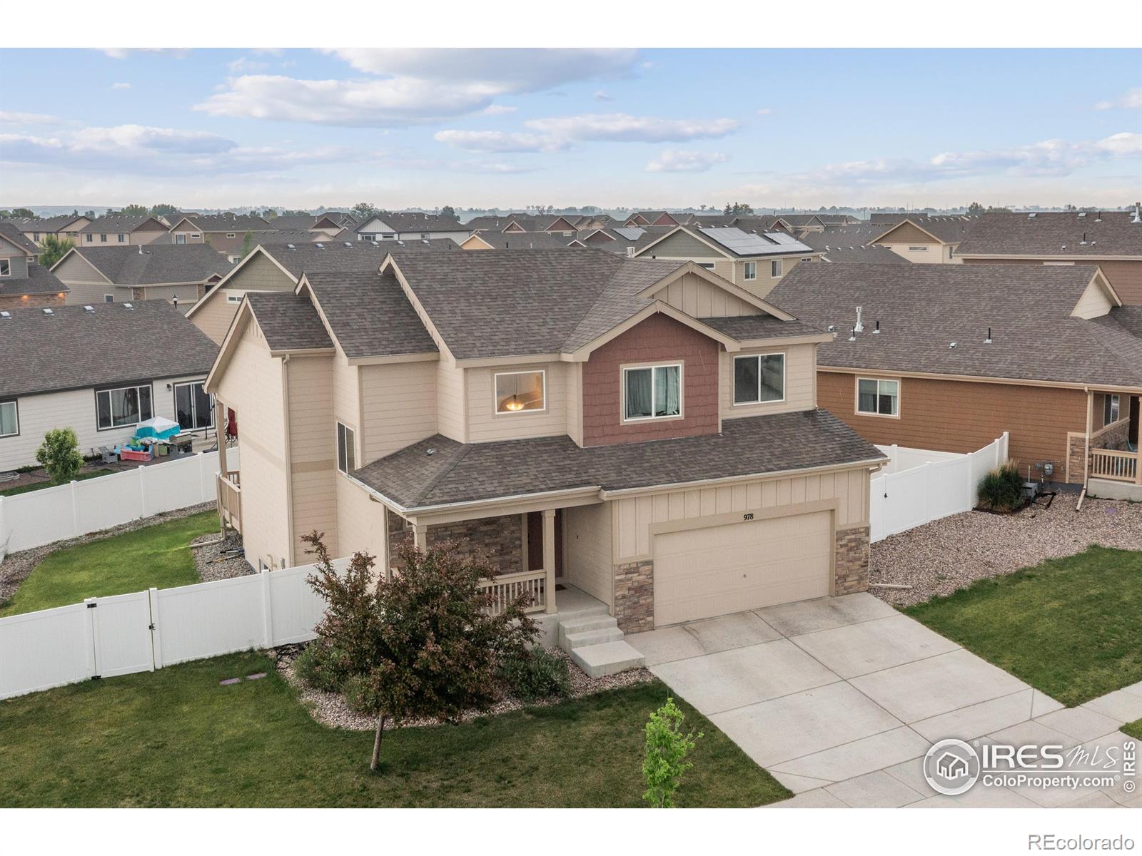 978  Mouflon Drive, severance MLS: 4567891035314 Beds: 3 Baths: 3 Price: $464,900