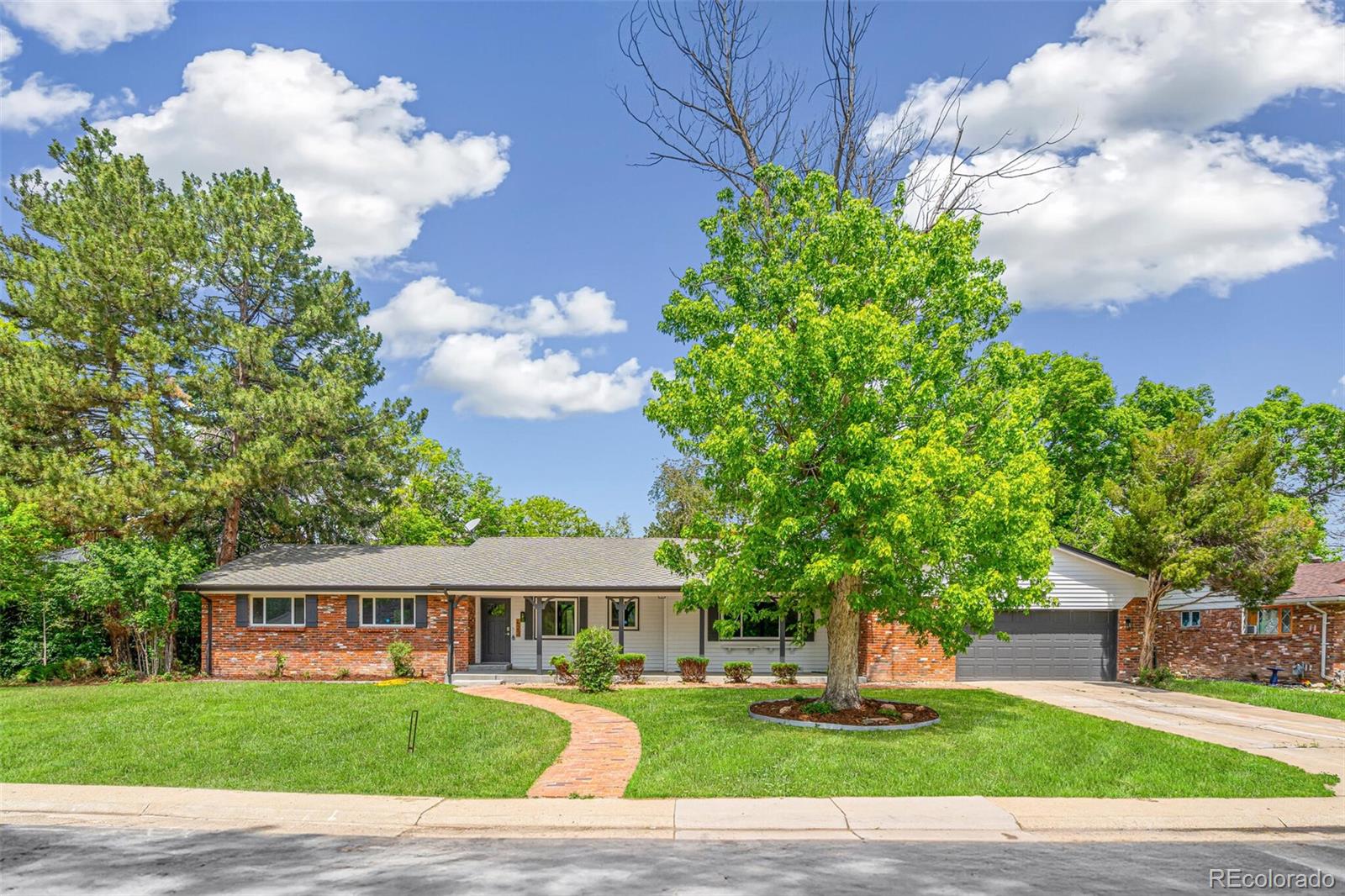 423  Nile Street, aurora MLS: 2577362 Beds: 5 Baths: 4 Price: $629,900