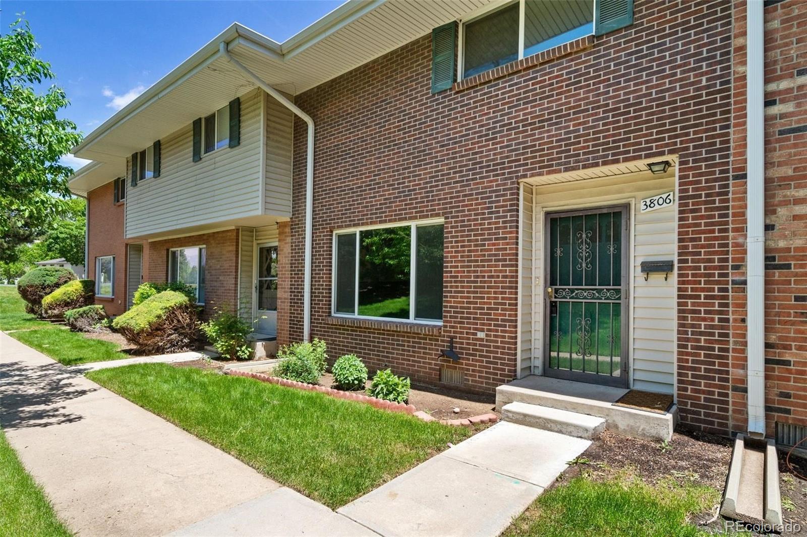 3806 S Yosemite Street, denver MLS: 5423639 Beds: 3 Baths: 2 Price: $347,500