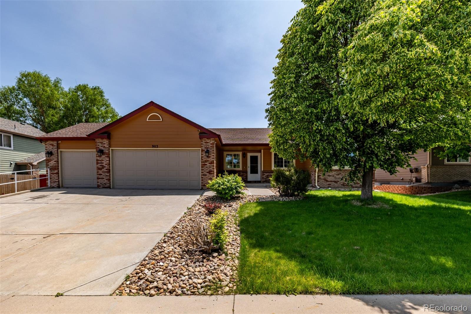 903  Cameron Drive, severance MLS: 6499611 Beds: 5 Baths: 2 Price: $530,000