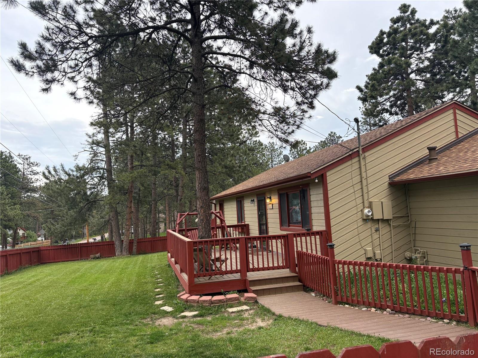 30400  Hilltop Drive, evergreen MLS: 9716142 Beds: 3 Baths: 2 Price: $699,000