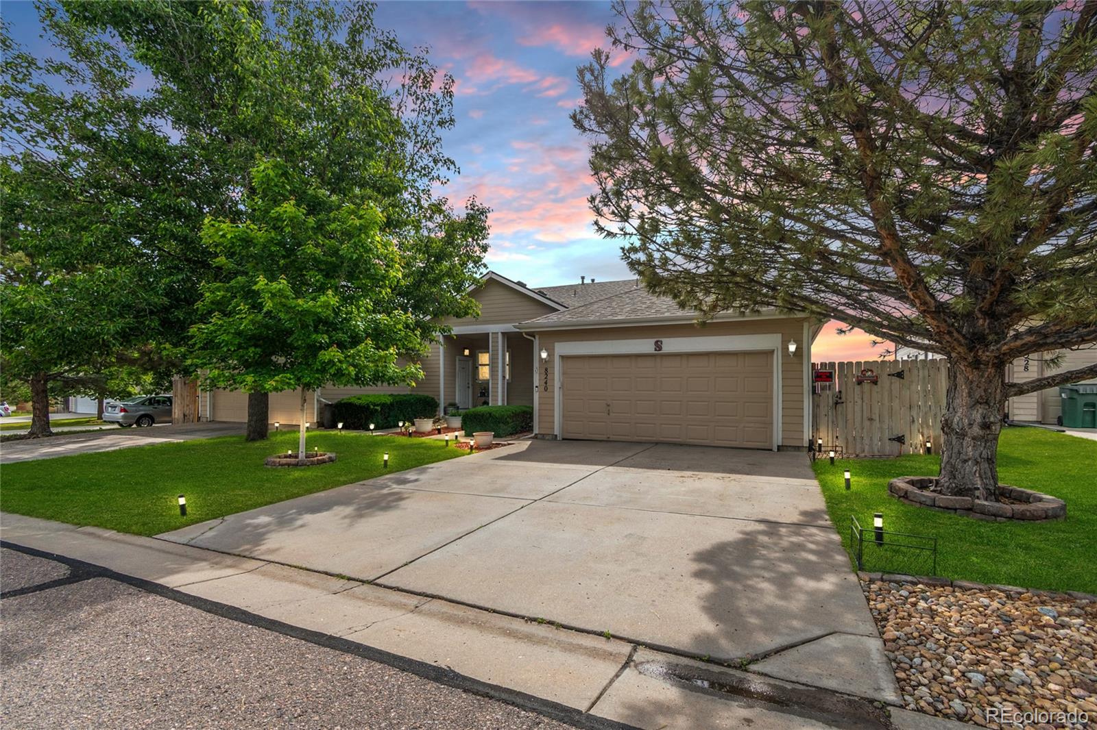 8240  Clayton Court, denver MLS: 4622259 Beds: 3 Baths: 3 Price: $469,700
