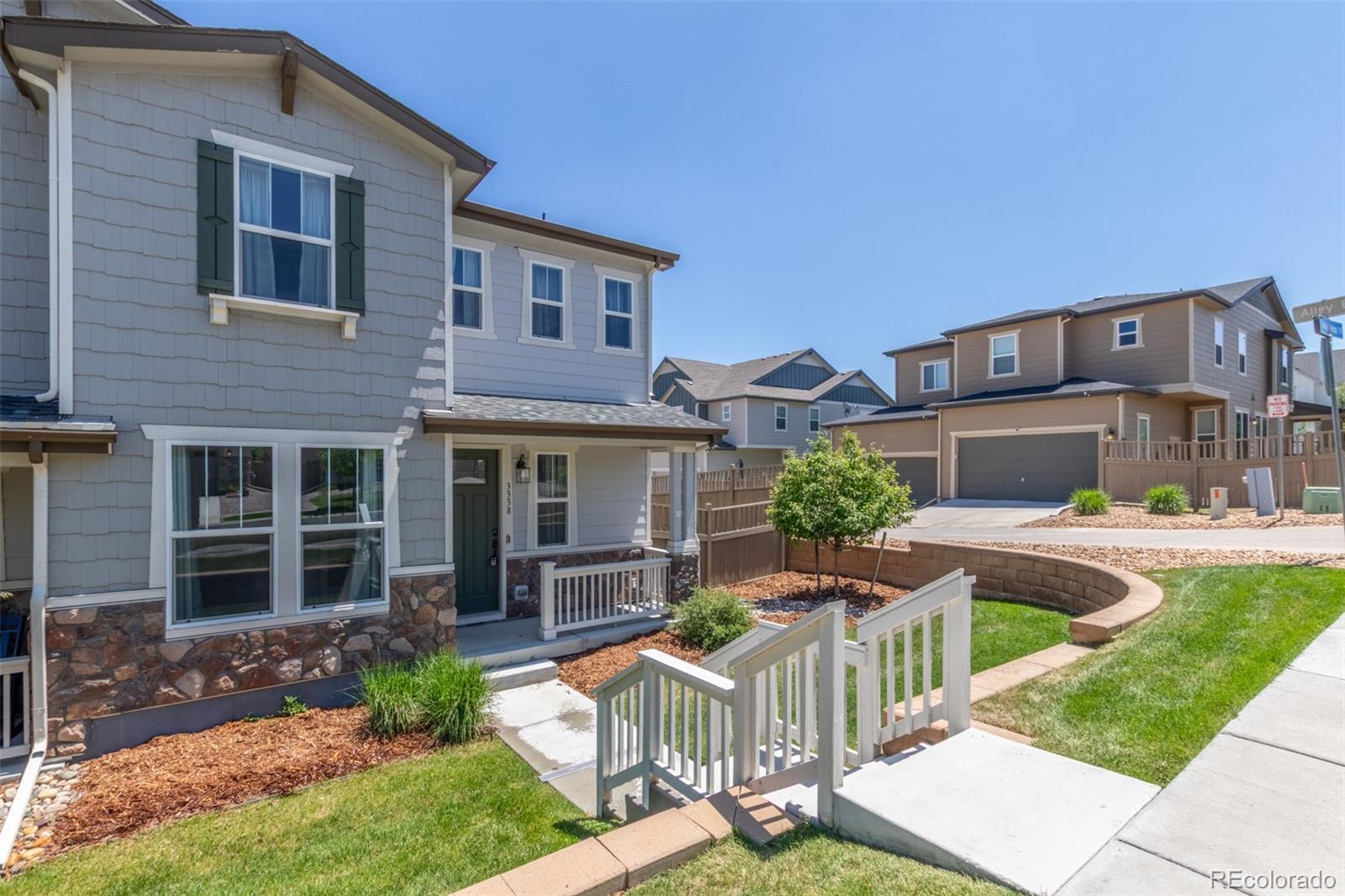 3338  Ireland Moss Street, castle rock MLS: 8289481 Beds: 3 Baths: 4 Price: $625,000