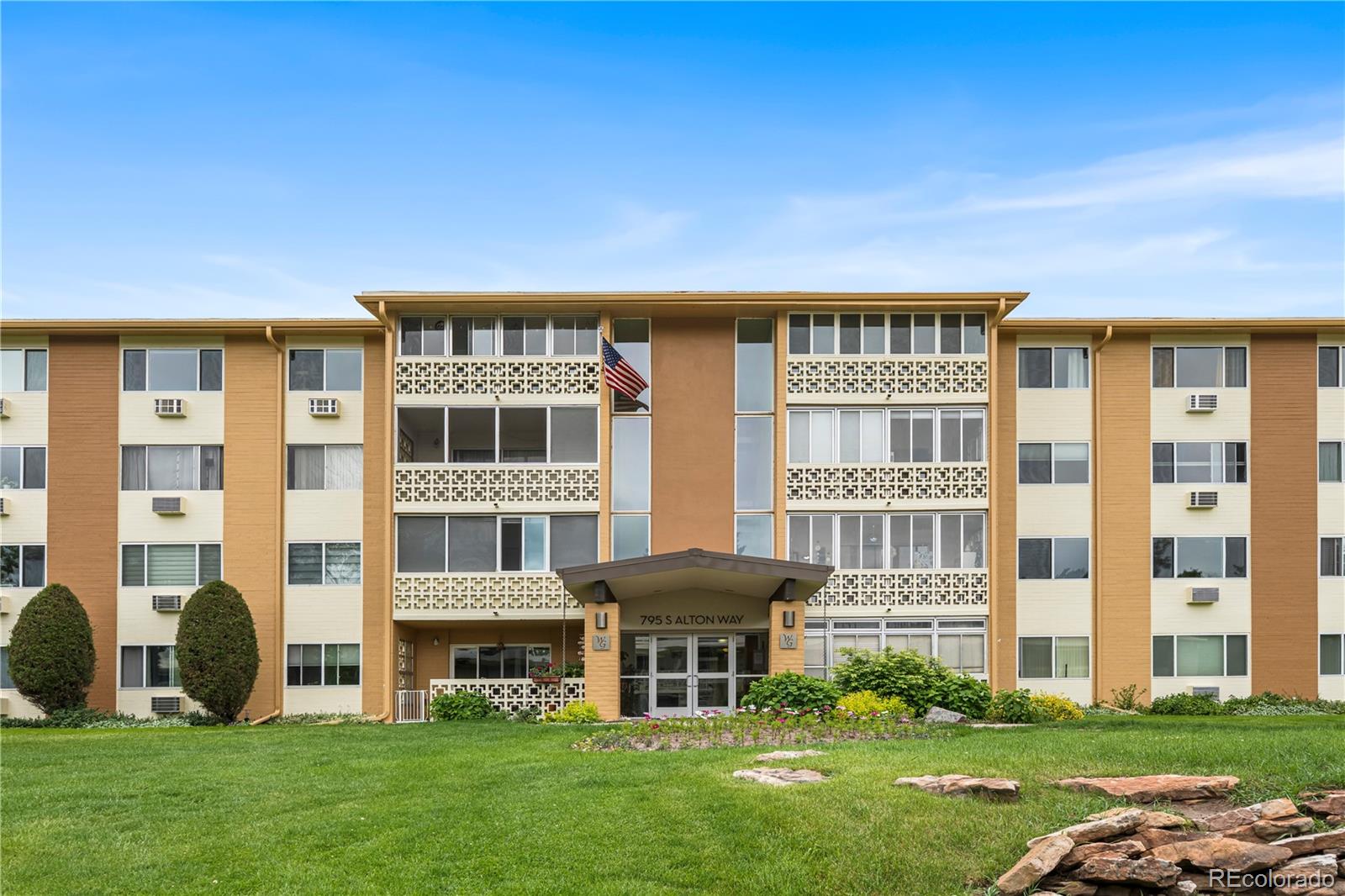 795 S Alton Way 11C, Denver  MLS: 9880044 Beds: 2 Baths: 1 Price: $235,000