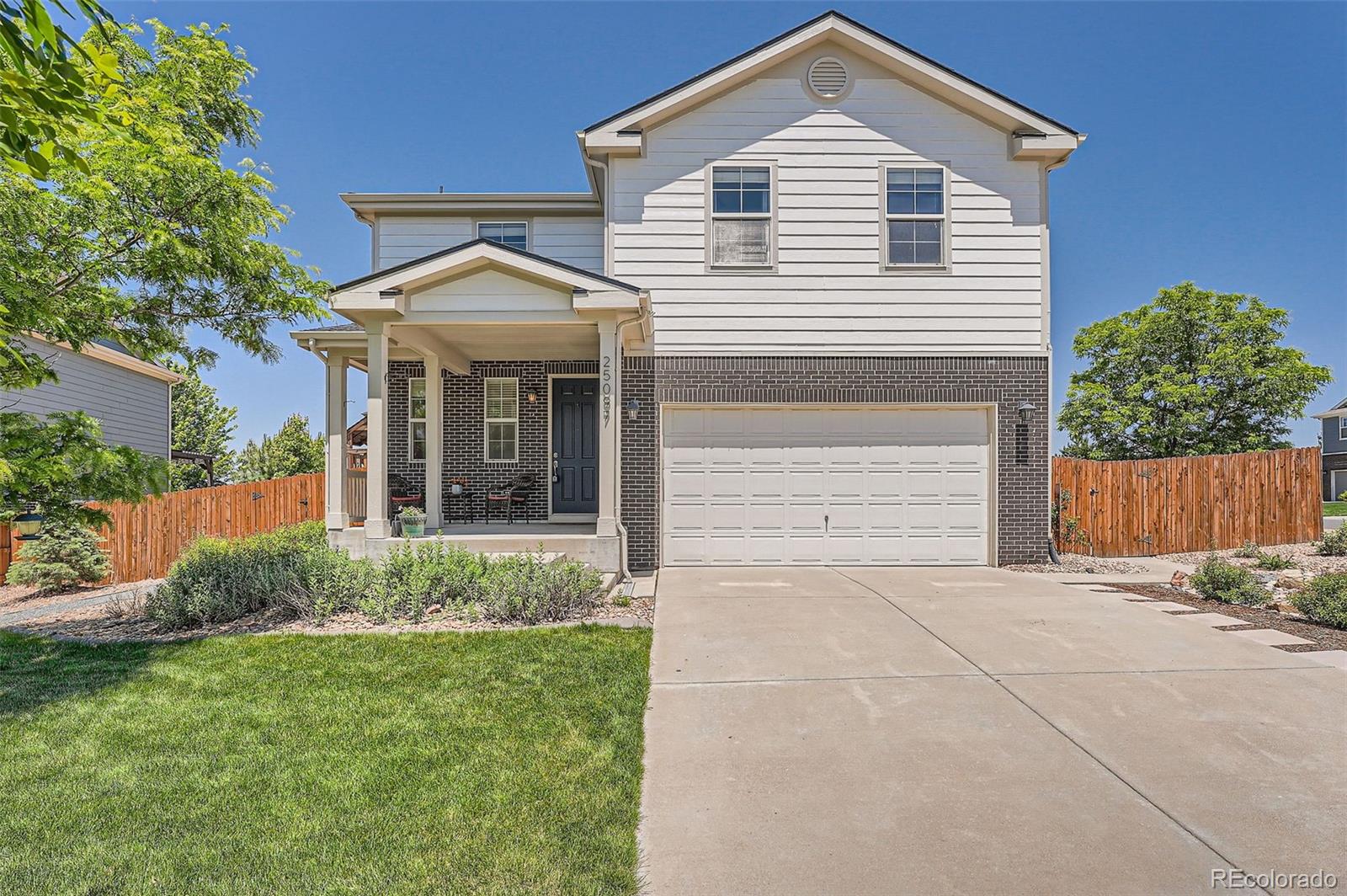 25097 E Lake Drive, aurora MLS: 5998656 Beds: 3 Baths: 4 Price: $659,900