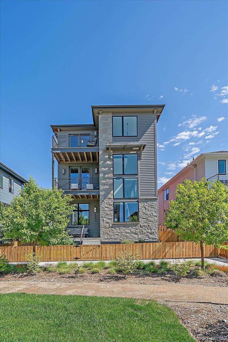 6047 N Nepal Court, aurora MLS: 8540080 Beds: 4 Baths: 4 Price: $850,000
