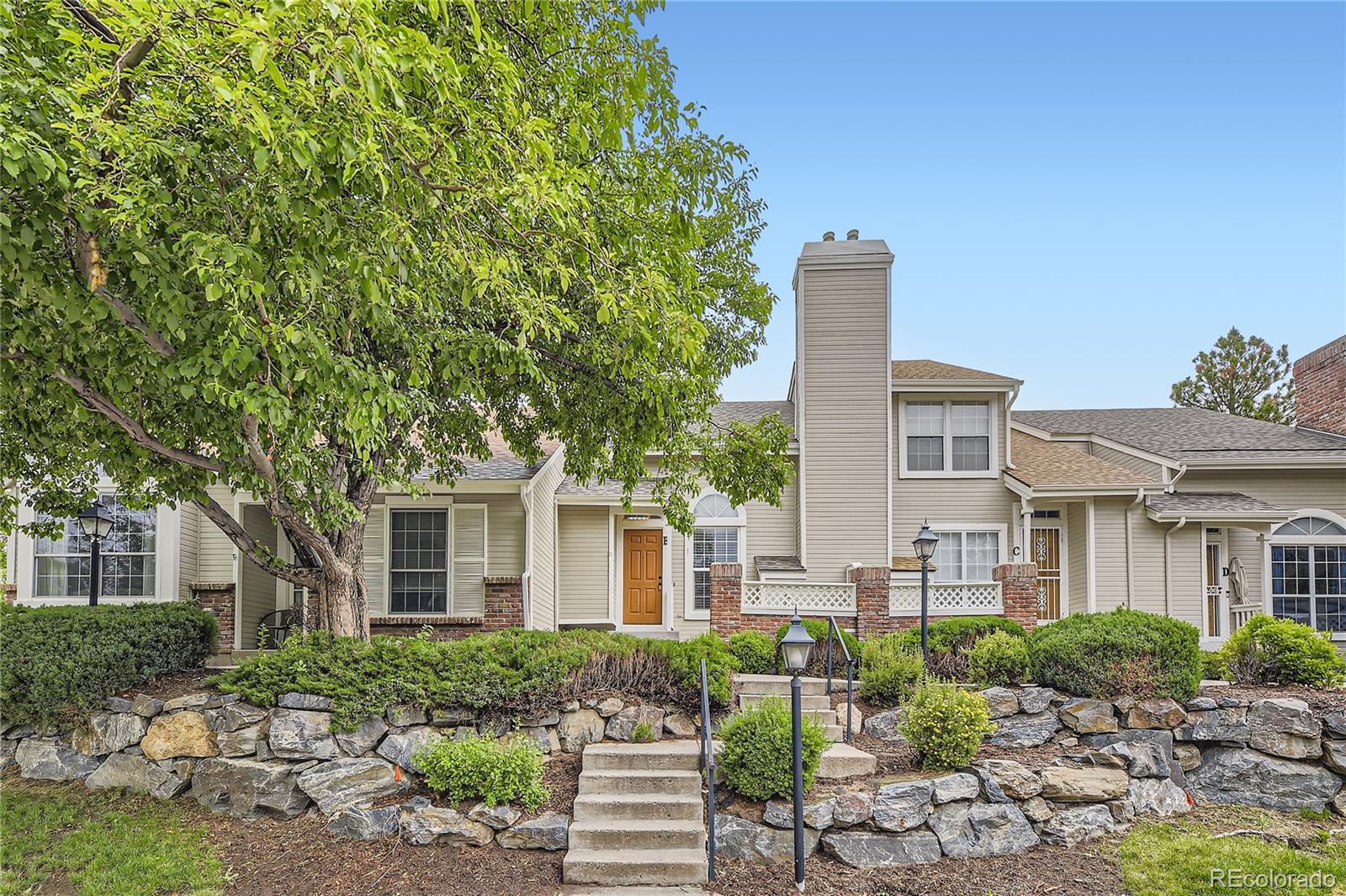 2902 W Long Circle, littleton MLS: 4381598 Beds: 2 Baths: 2 Price: $429,900