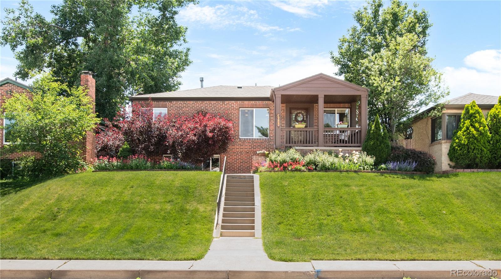 5044 W Moncrieff Place, denver MLS: 8128982 Beds: 4 Baths: 2 Price: $985,000