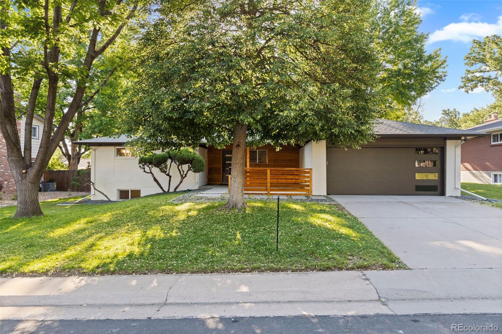 7036 S Apache Street, littleton MLS: 3390219 Beds: 5 Baths: 3 Price: $860,000