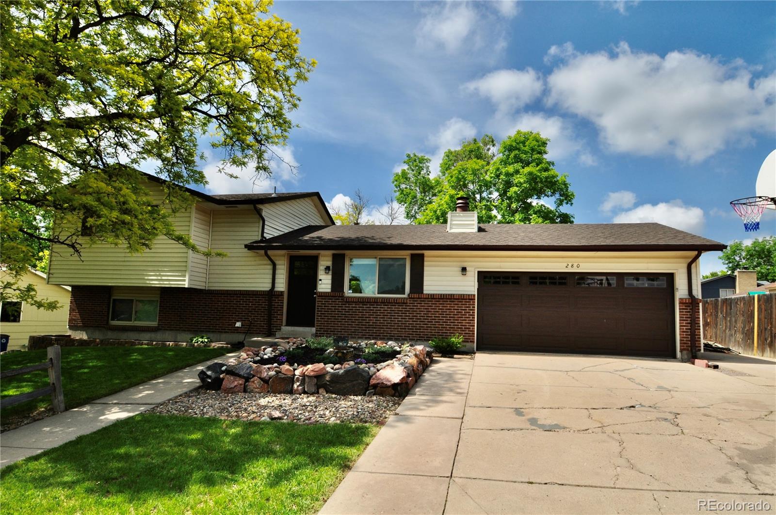 lone tree  House Search Picture