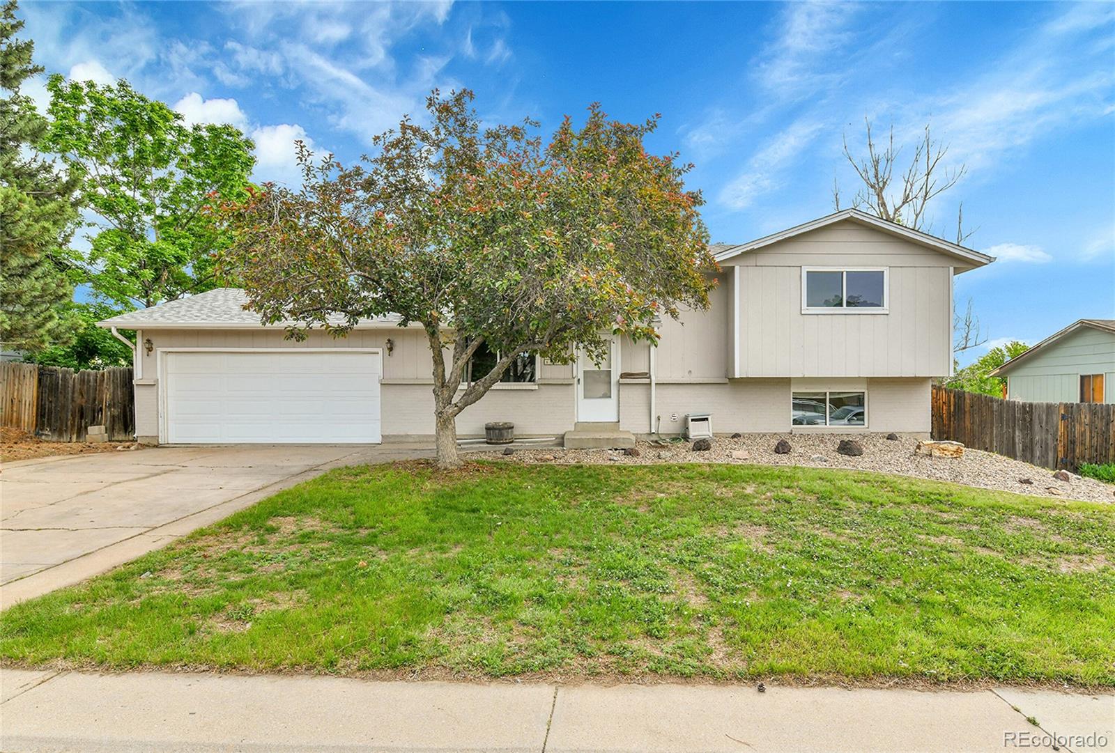 lone tree  House Search Picture