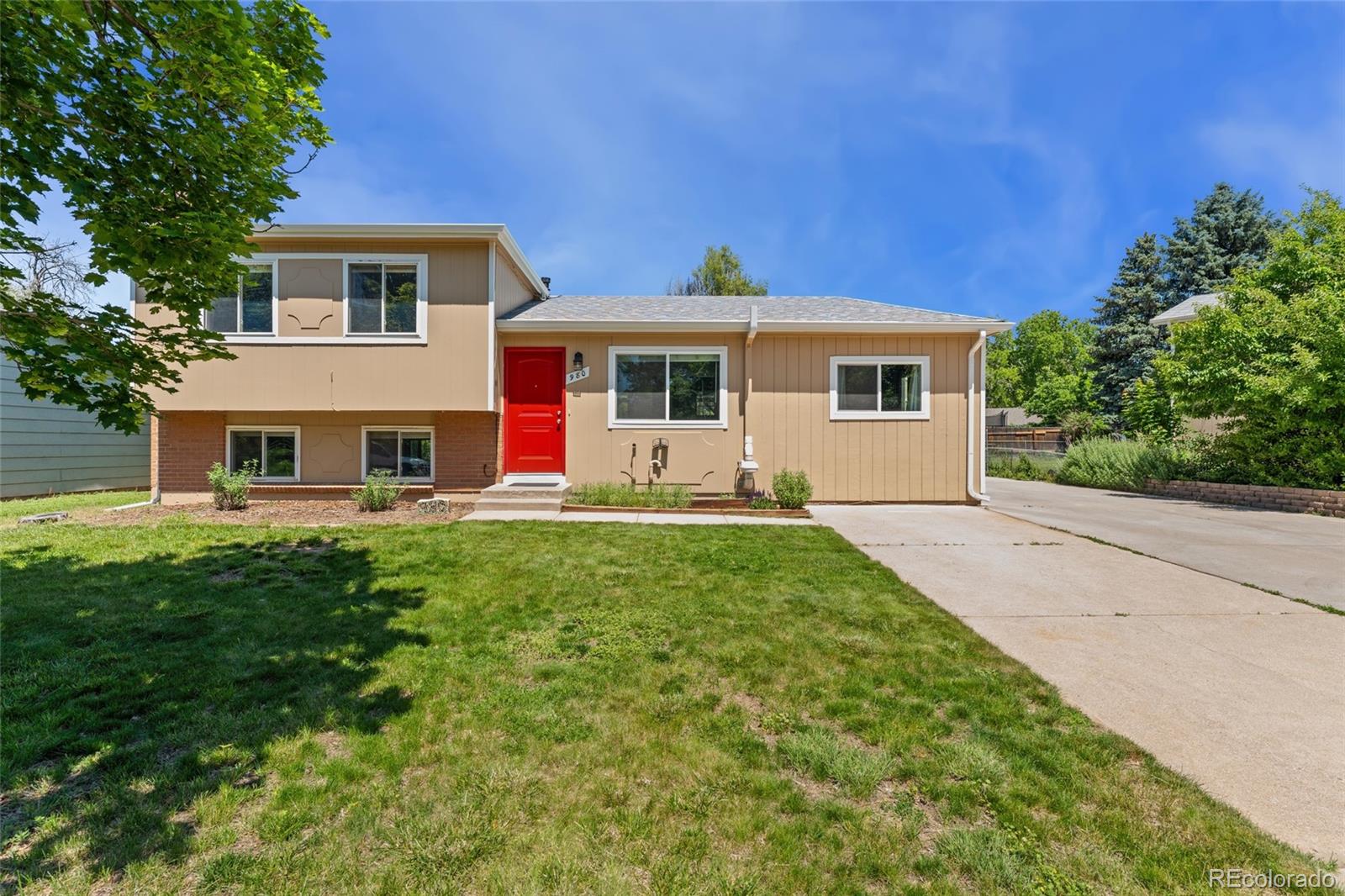 980 S Nile Way, aurora MLS: 1599929 Beds: 3 Baths: 2 Price: $450,000