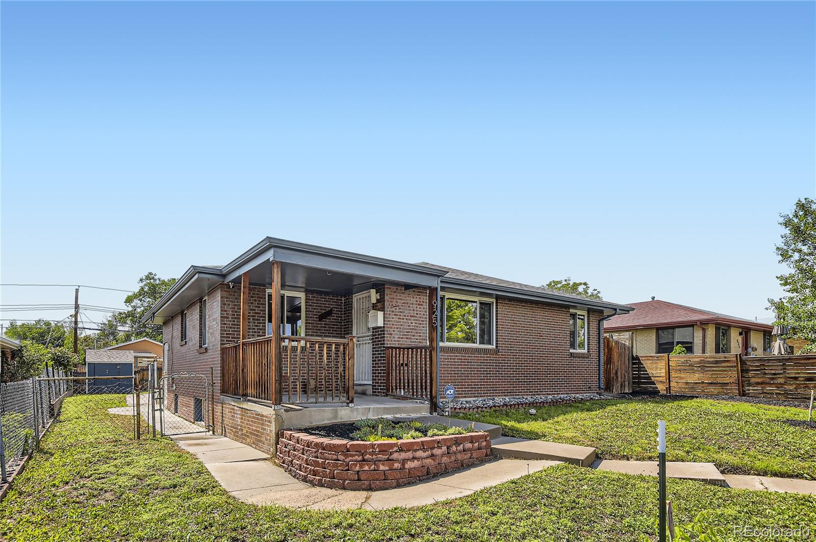 925  Wolff Street, denver MLS: 9329994 Beds: 4 Baths: 3 Price: $555,000