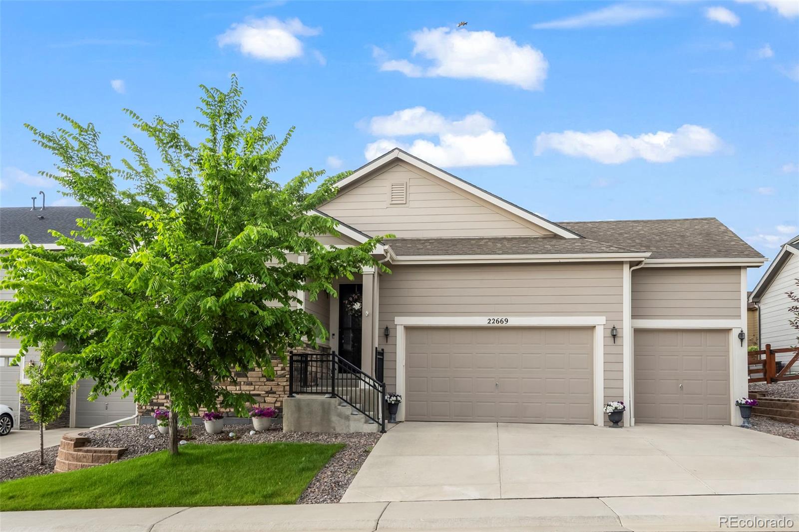 22669 E Tufts Place, aurora MLS: 5181782 Beds: 5 Baths: 3 Price: $700,000