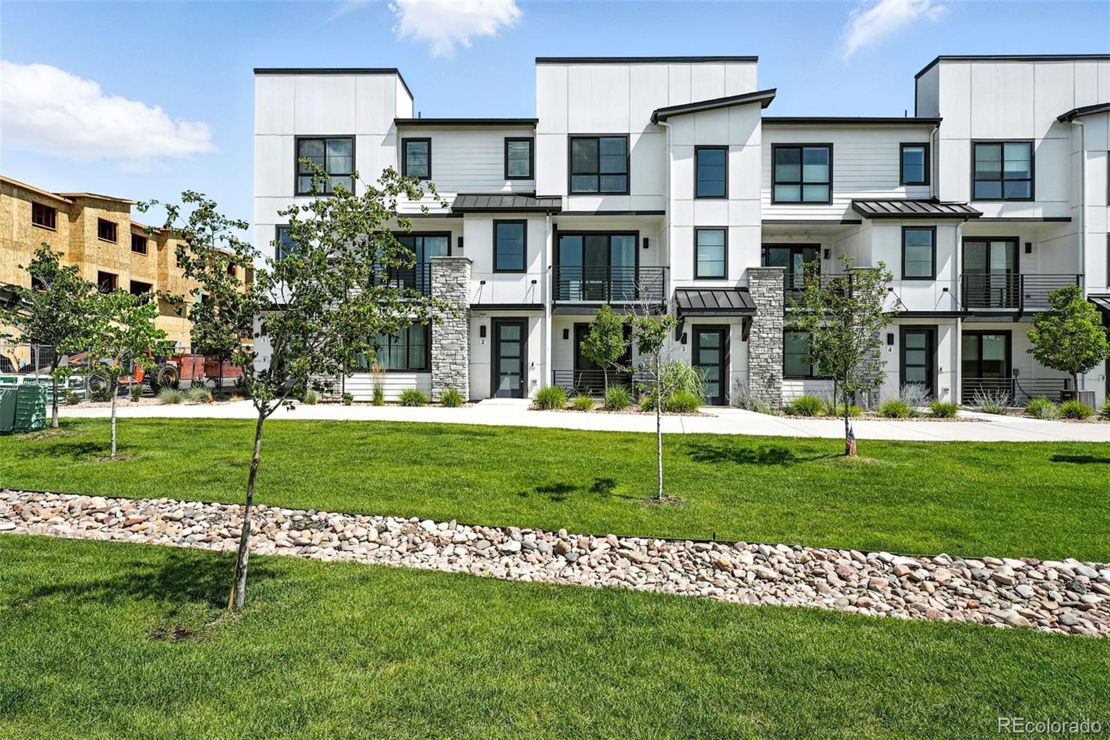 2074 S Holly Street, denver MLS: 8620288 Beds: 3 Baths: 4 Price: $649,900