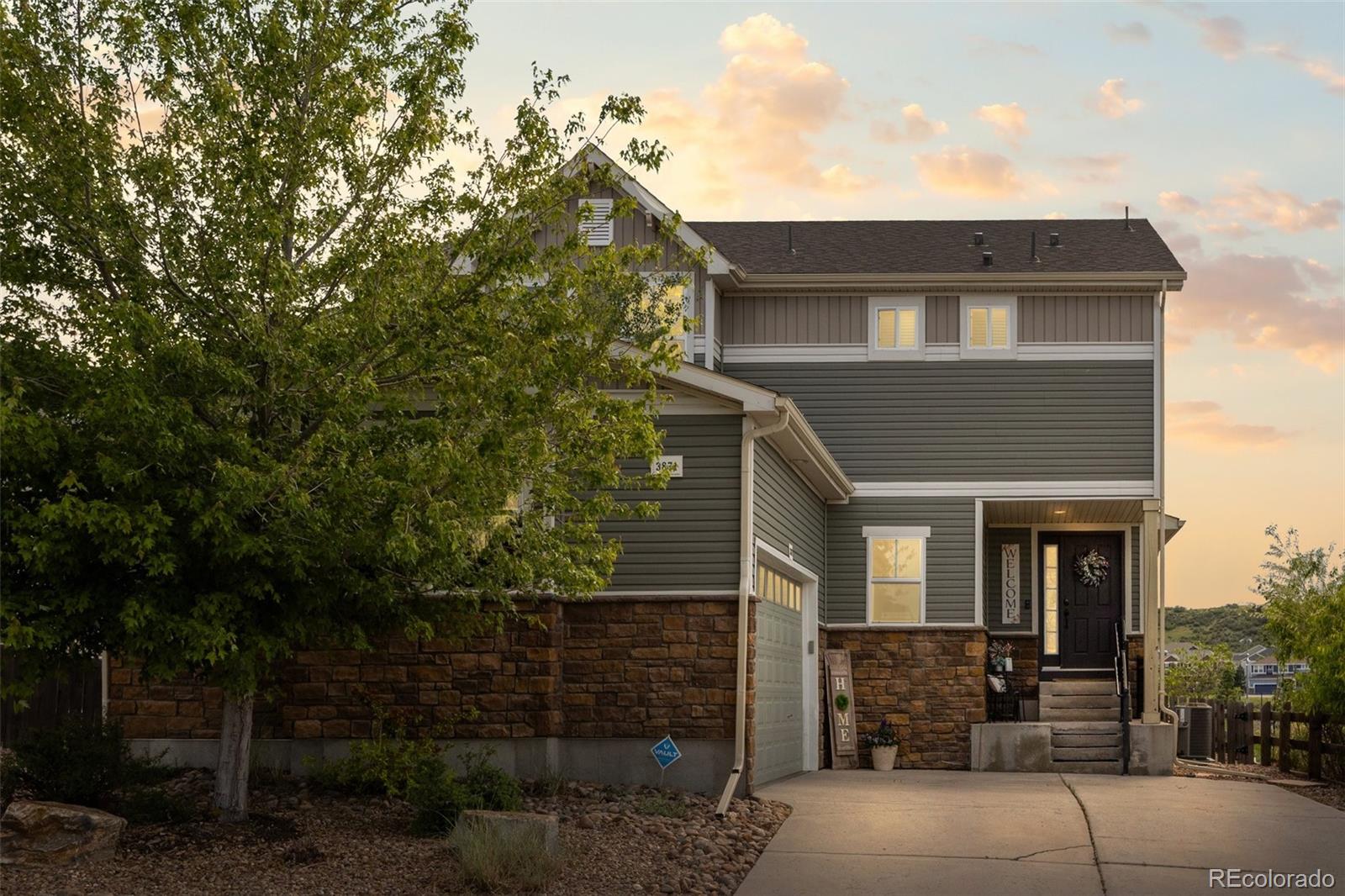 3871  Starry Night Loop, castle rock MLS: 6382039 Beds: 4 Baths: 4 Price: $725,000
