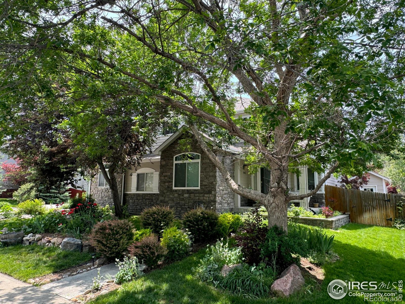 1892  Bell Drive, erie MLS: 4567891036256 Beds: 5 Baths: 5 Price: $1,000,000