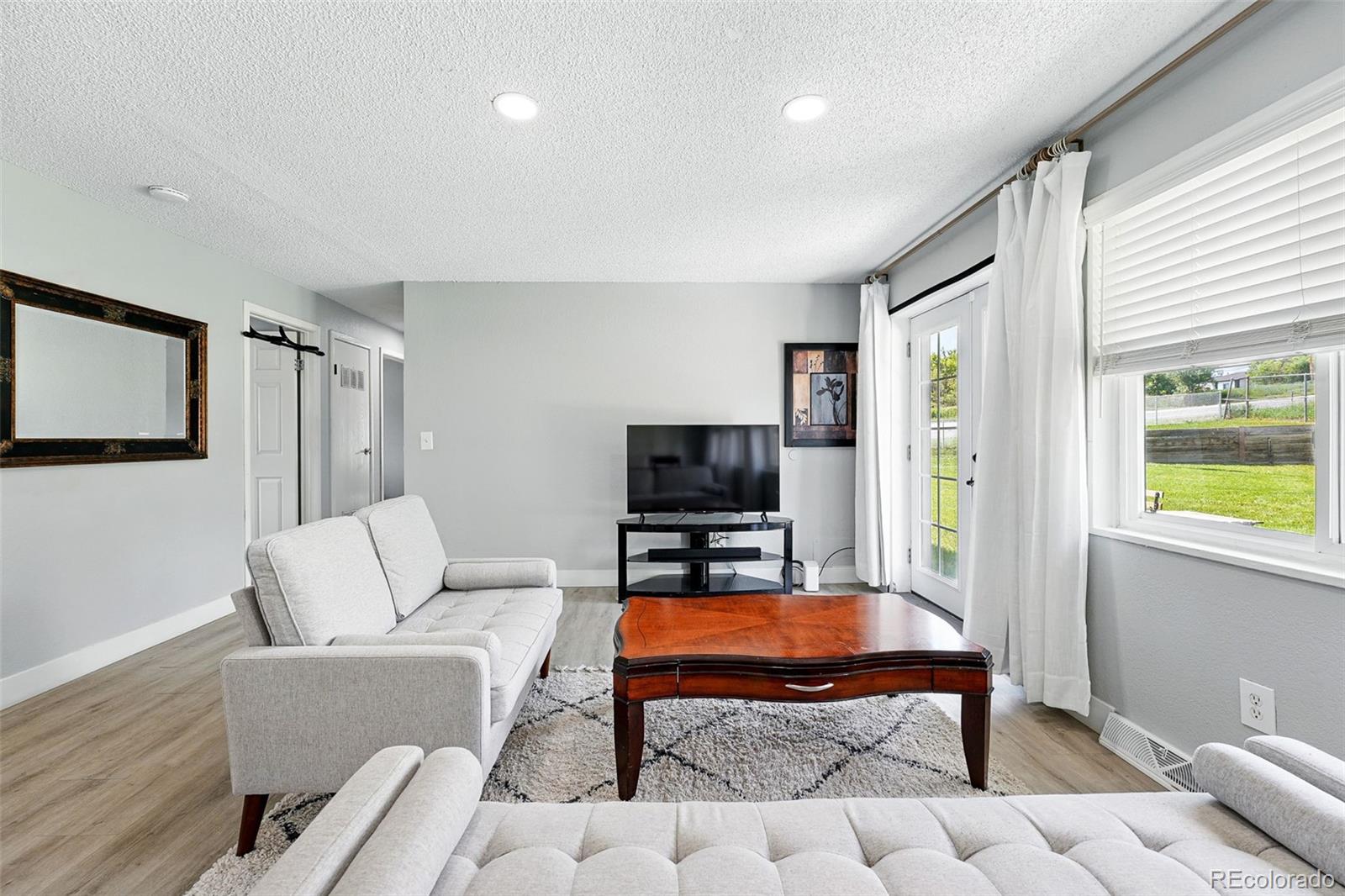 9175  Cole Drive, arvada MLS: 6343709 Beds: 4 Baths: 2 Price: $525,000