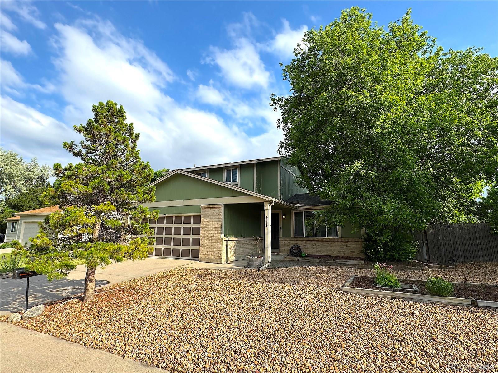 9852 W 76th Avenue, arvada MLS: 2203994 Beds: 5 Baths: 4 Price: $570,000