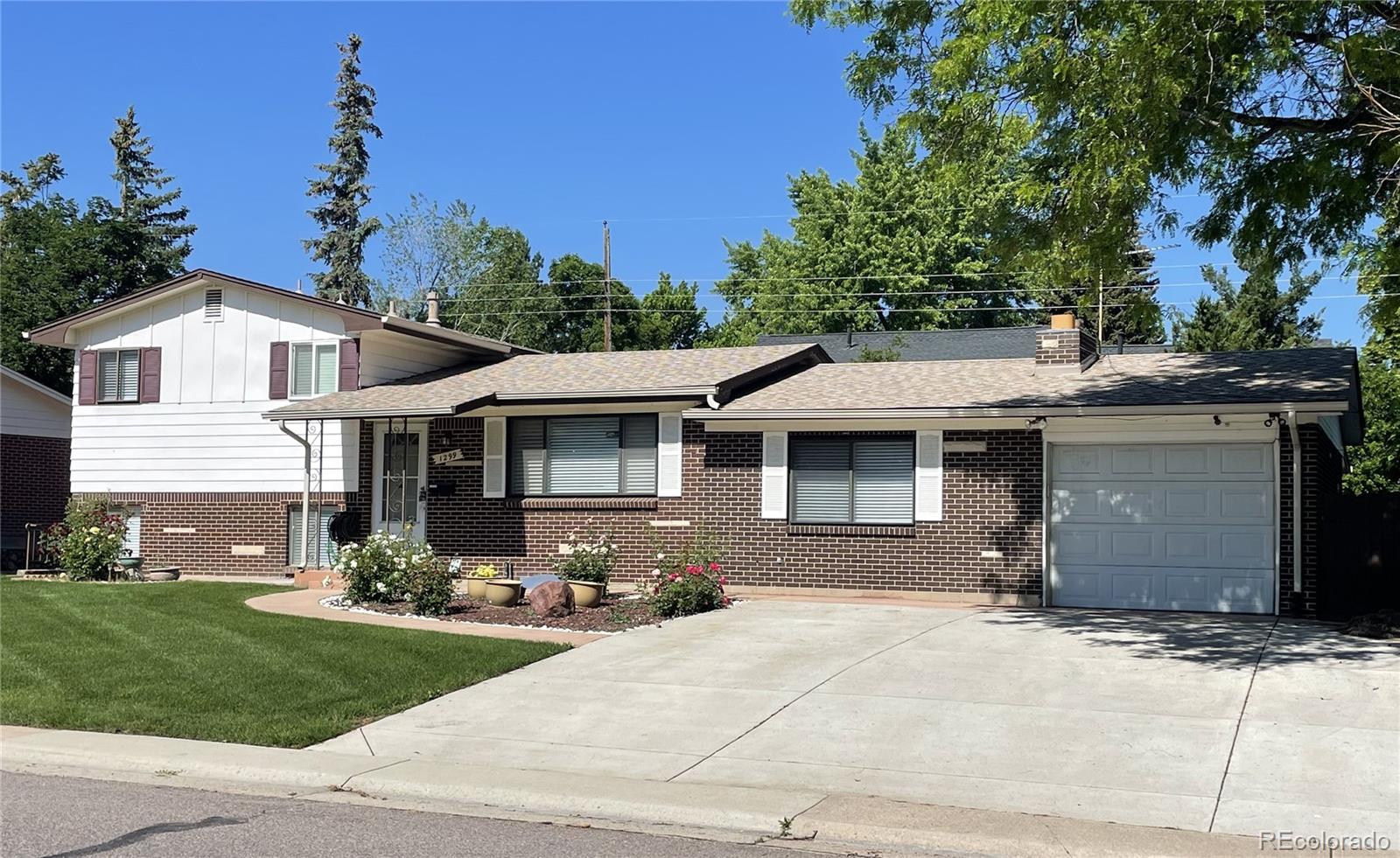 1299 S Brentwood Way, lakewood MLS: 4172105 Beds: 4 Baths: 2 Price: $610,000