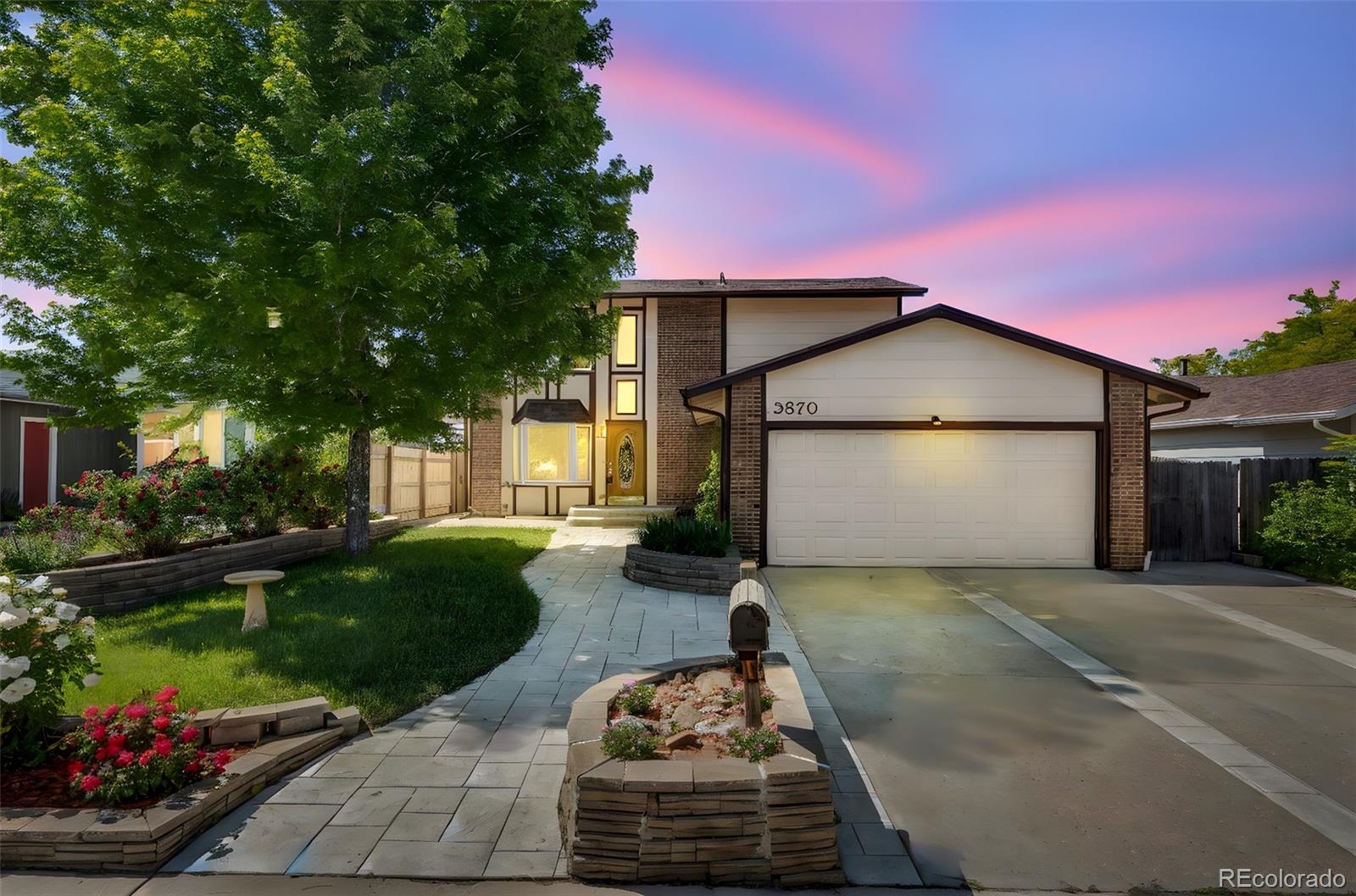 3870 S Ouray Way, aurora MLS: 2707513 Beds: 4 Baths: 4 Price: $459,999