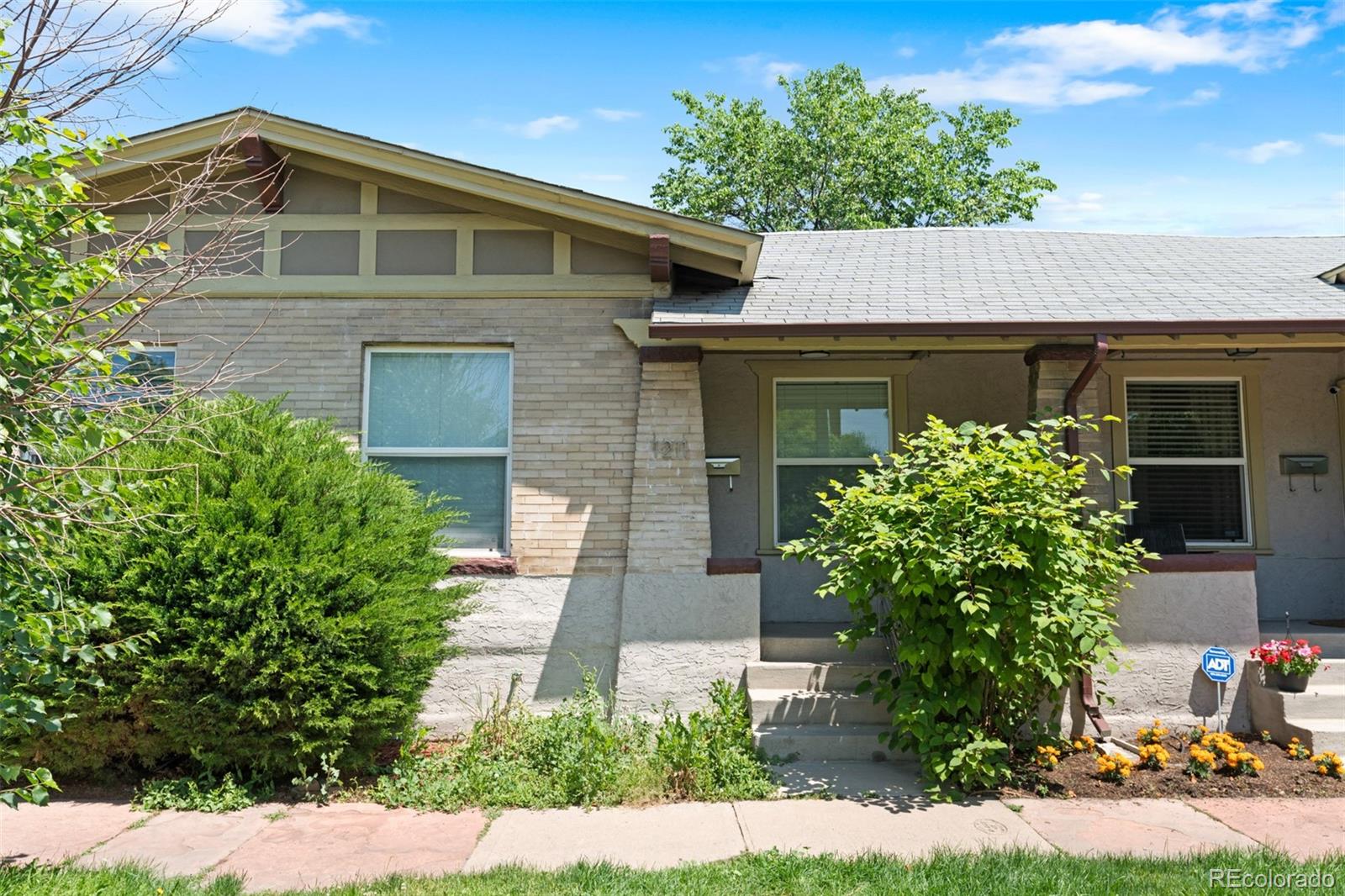1211 E 26th Avenue, denver MLS: 2681305 Beds: 2 Baths: 2 Price: $565,000