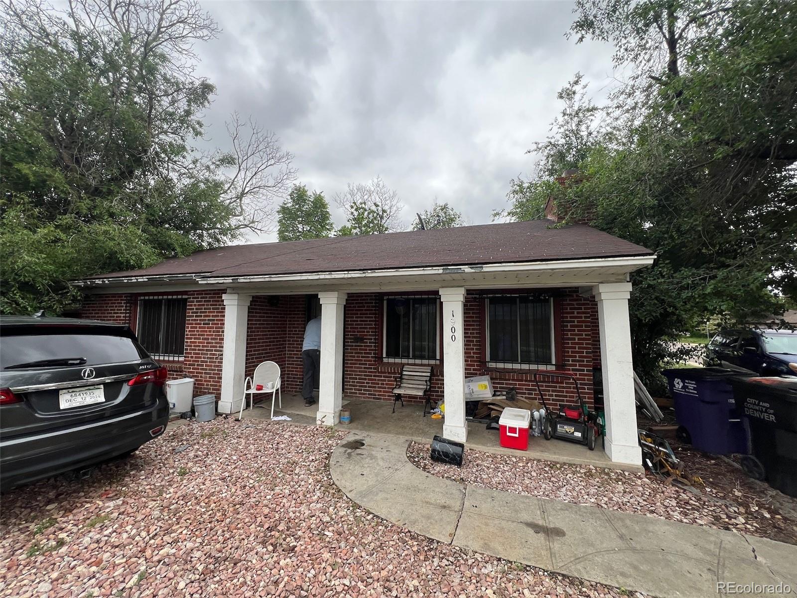 1900  Quebec Street, denver MLS: 3151989 Beds: 3 Baths: 1 Price: $299,000