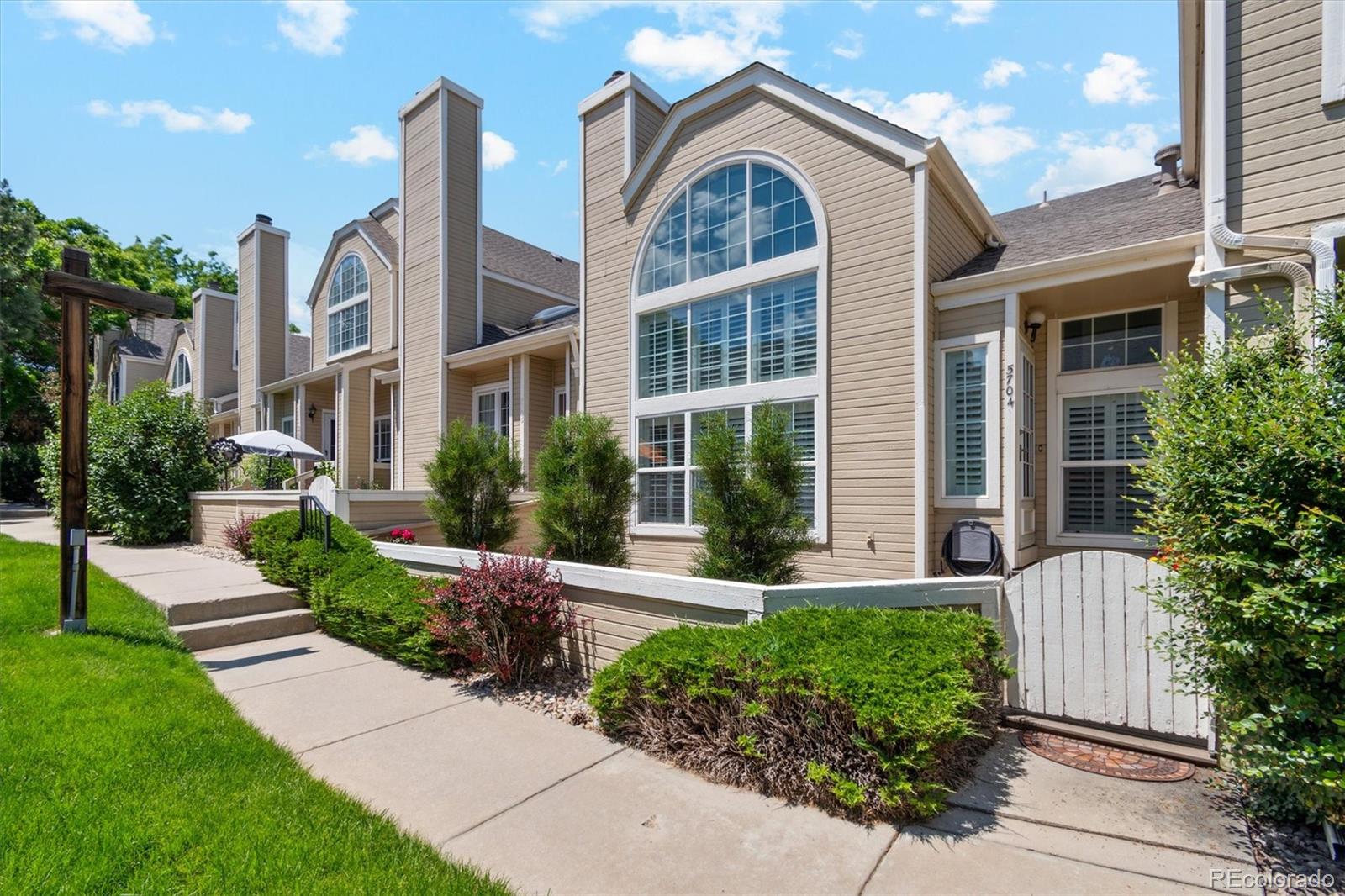 5704 W Atlantic Place , Lakewood  MLS: 2909414 Beds: 2 Baths: 4 Price: $475,000